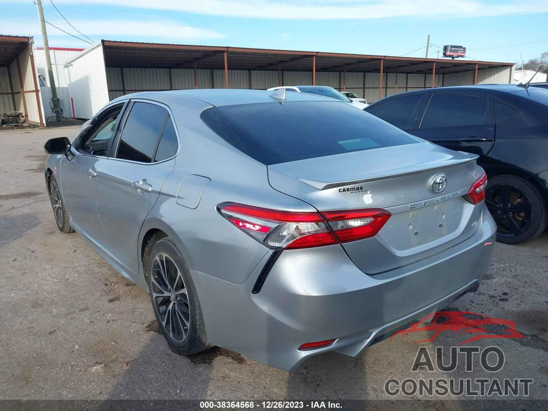 TOYOTA CAMRY 2018 - 4T1B11HK8JU100063