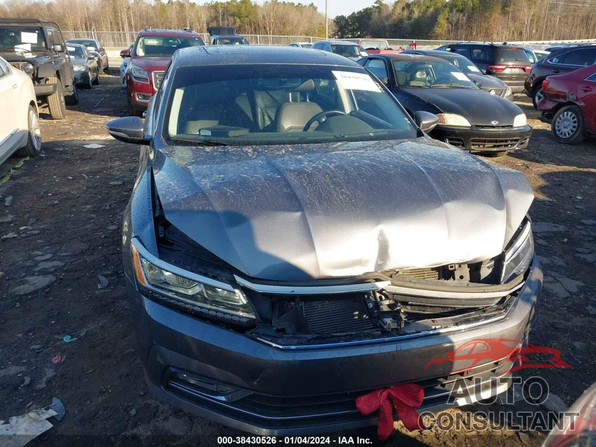 VOLKSWAGEN PASSAT 2017 - 1VWGT7A31HC048878