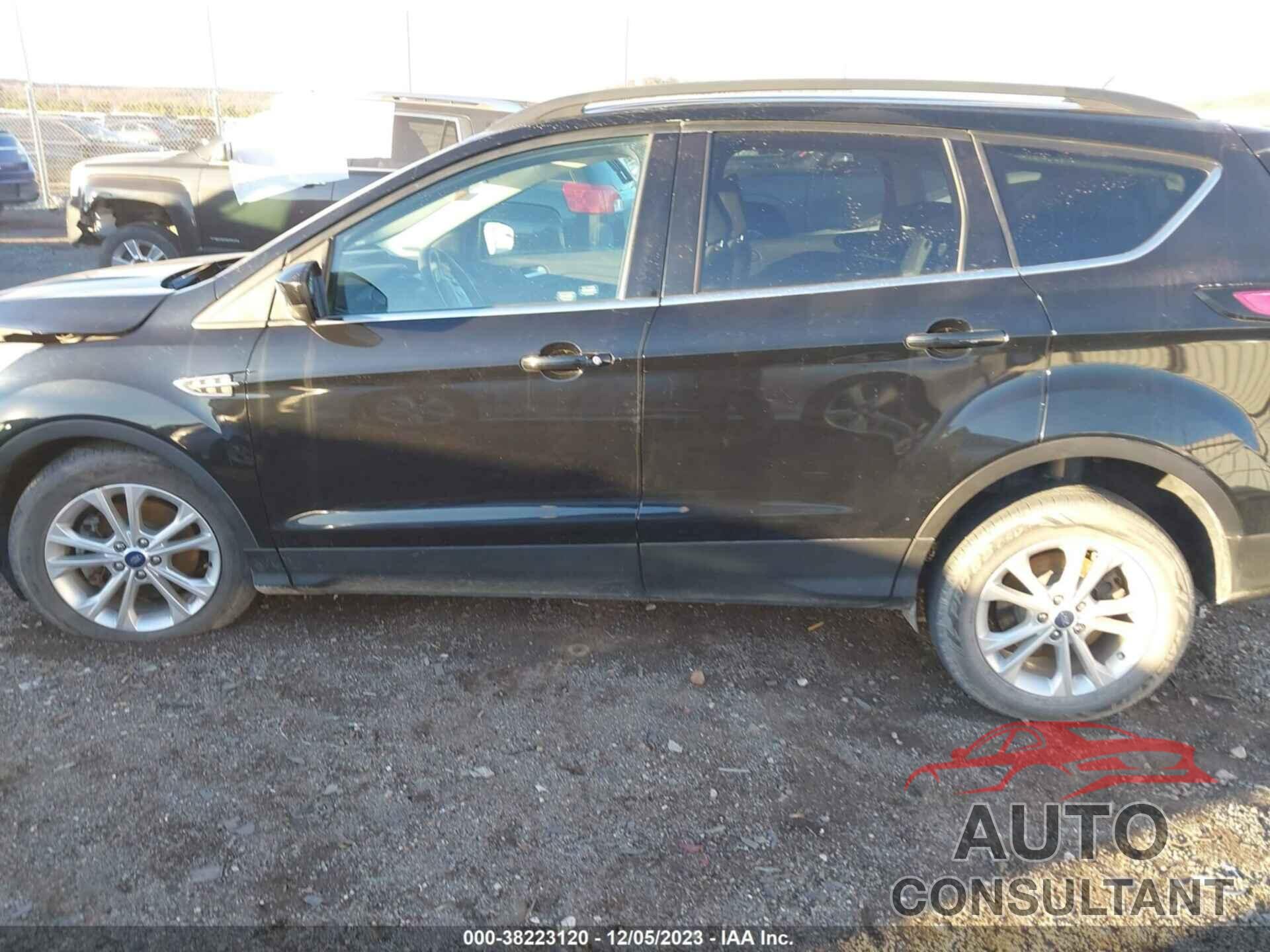 FORD ESCAPE 2018 - 1FMCU9GD2JUC04092