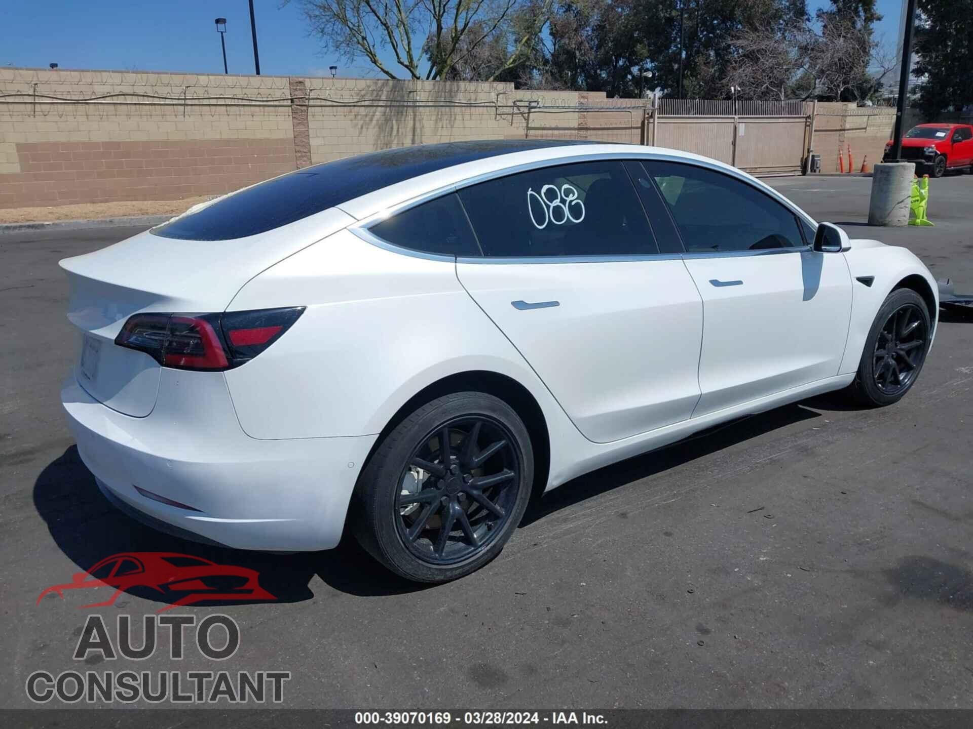 TESLA MODEL 3 2018 - 5YJ3E1EA3JF019716
