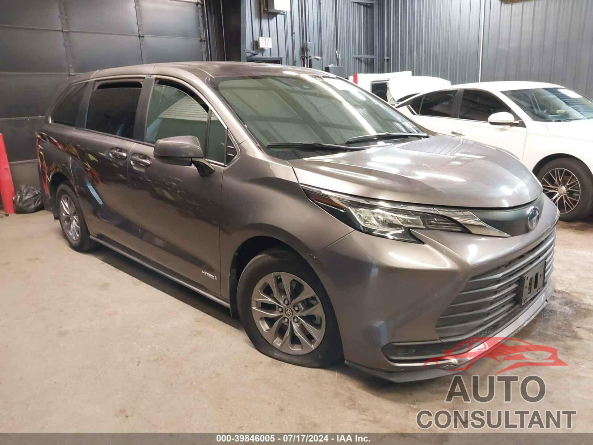 TOYOTA SIENNA 2021 - 5TDKRKEC5MS008787