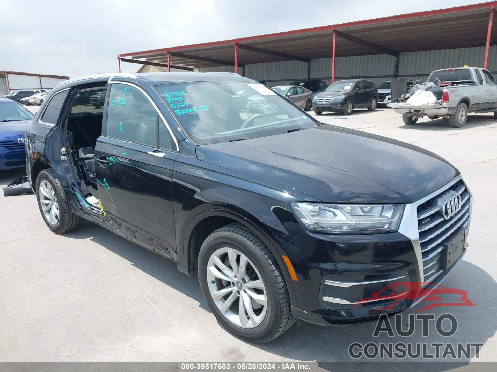 AUDI Q7 2019 - WA1LHAF77KD019408