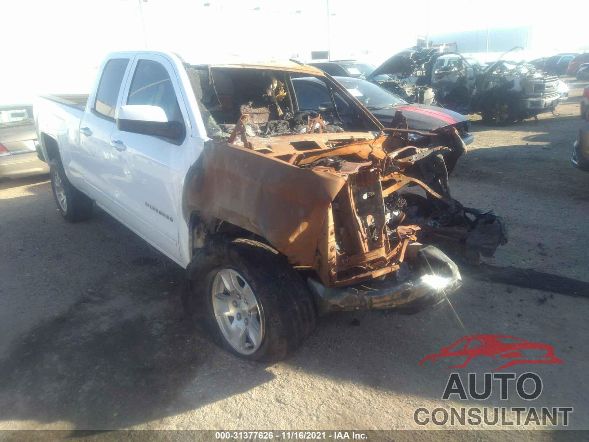 CHEVROLET SILVERADO 1500 2018 - 1GCRCREHXJZ337645