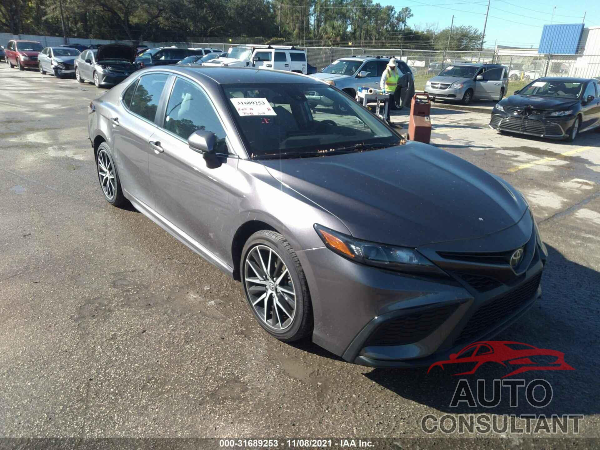 TOYOTA CAMRY 2021 - 4T1G11AK4MU589386