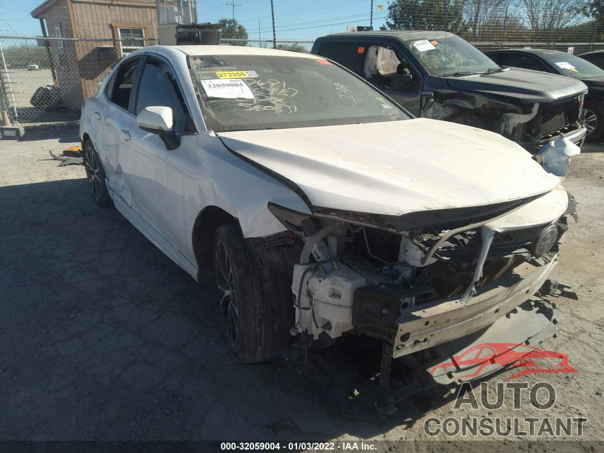 TOYOTA CAMRY 2018 - 4T1B11HK3JU560831