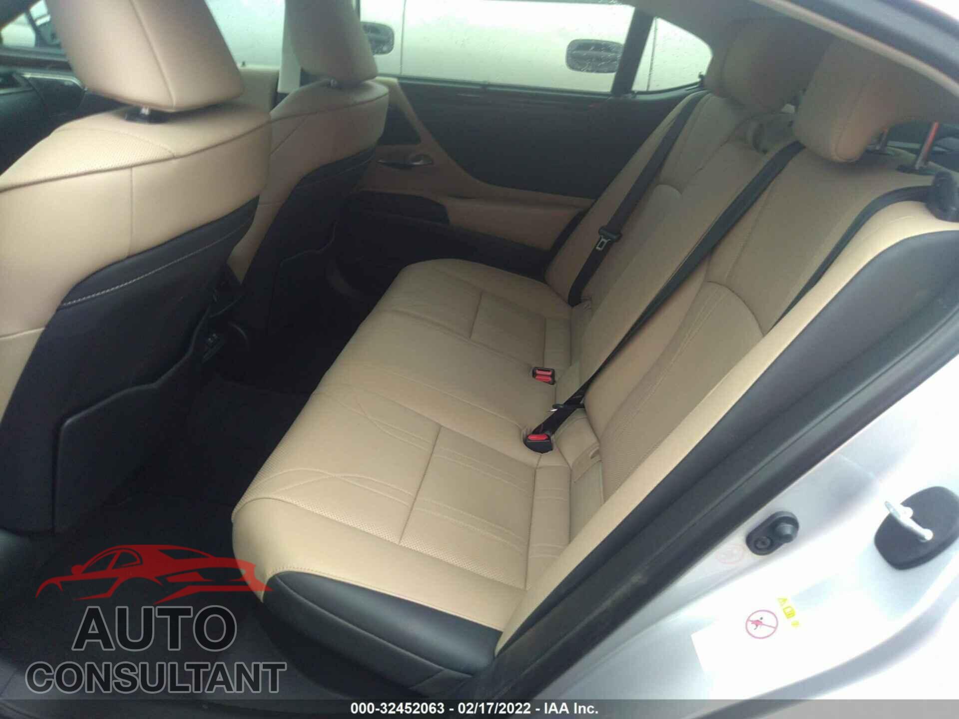 LEXUS ES 2019 - JTHB21B13K2044210