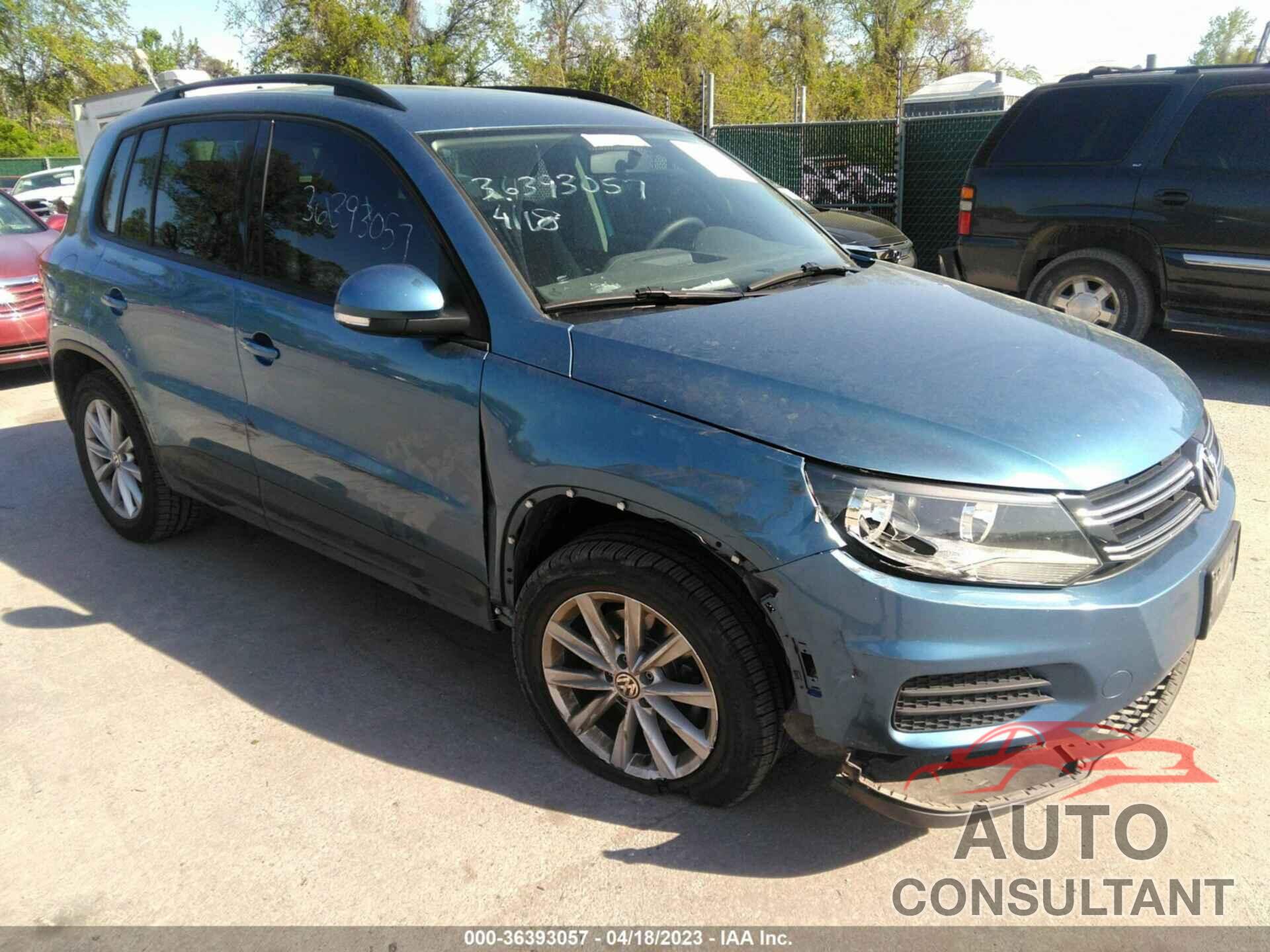 VOLKSWAGEN TIGUAN 2017 - WVGBV7AX5HK054565