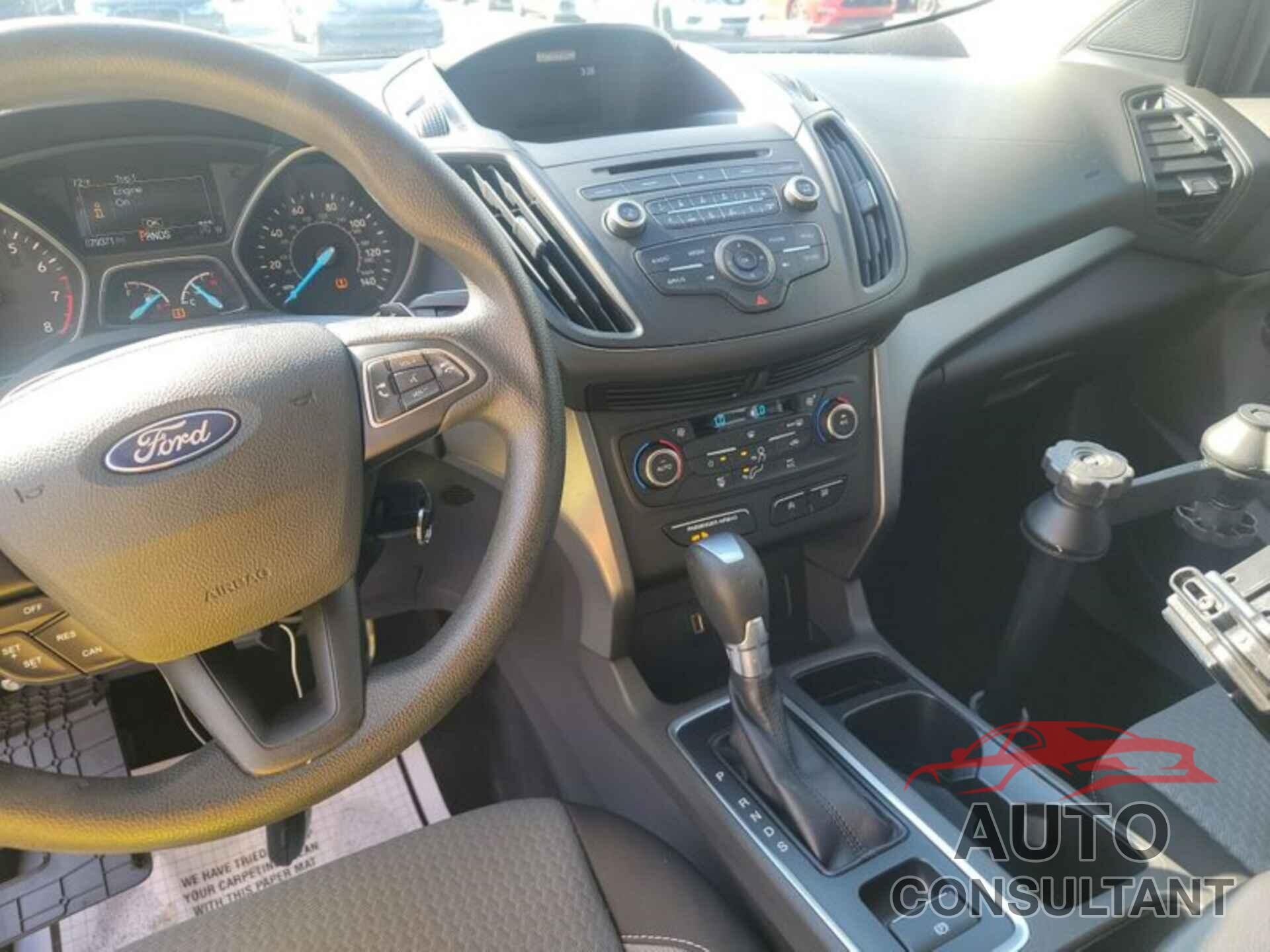 FORD ESCAPE 2017 - 1FMCU9G96HUC84583