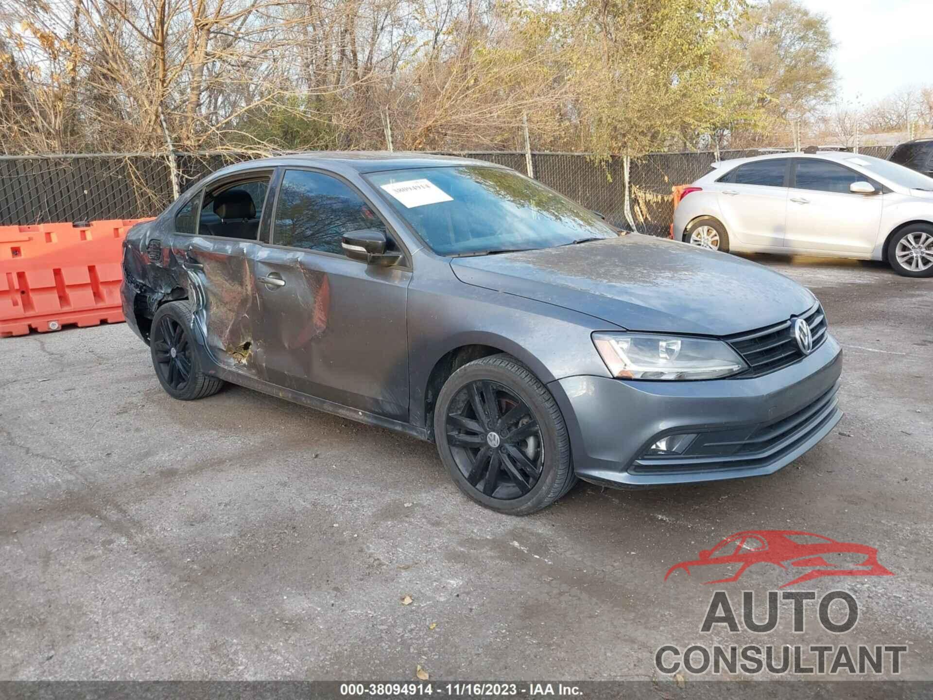 VOLKSWAGEN JETTA 2018 - 3VWD17AJ9JM208467