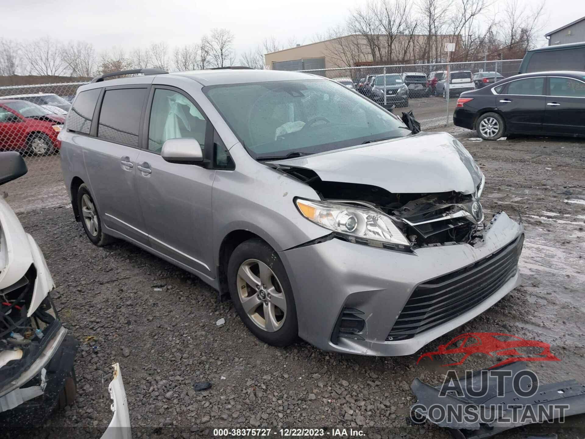 TOYOTA SIENNA 2018 - 5TDKZ3DC0JS962723