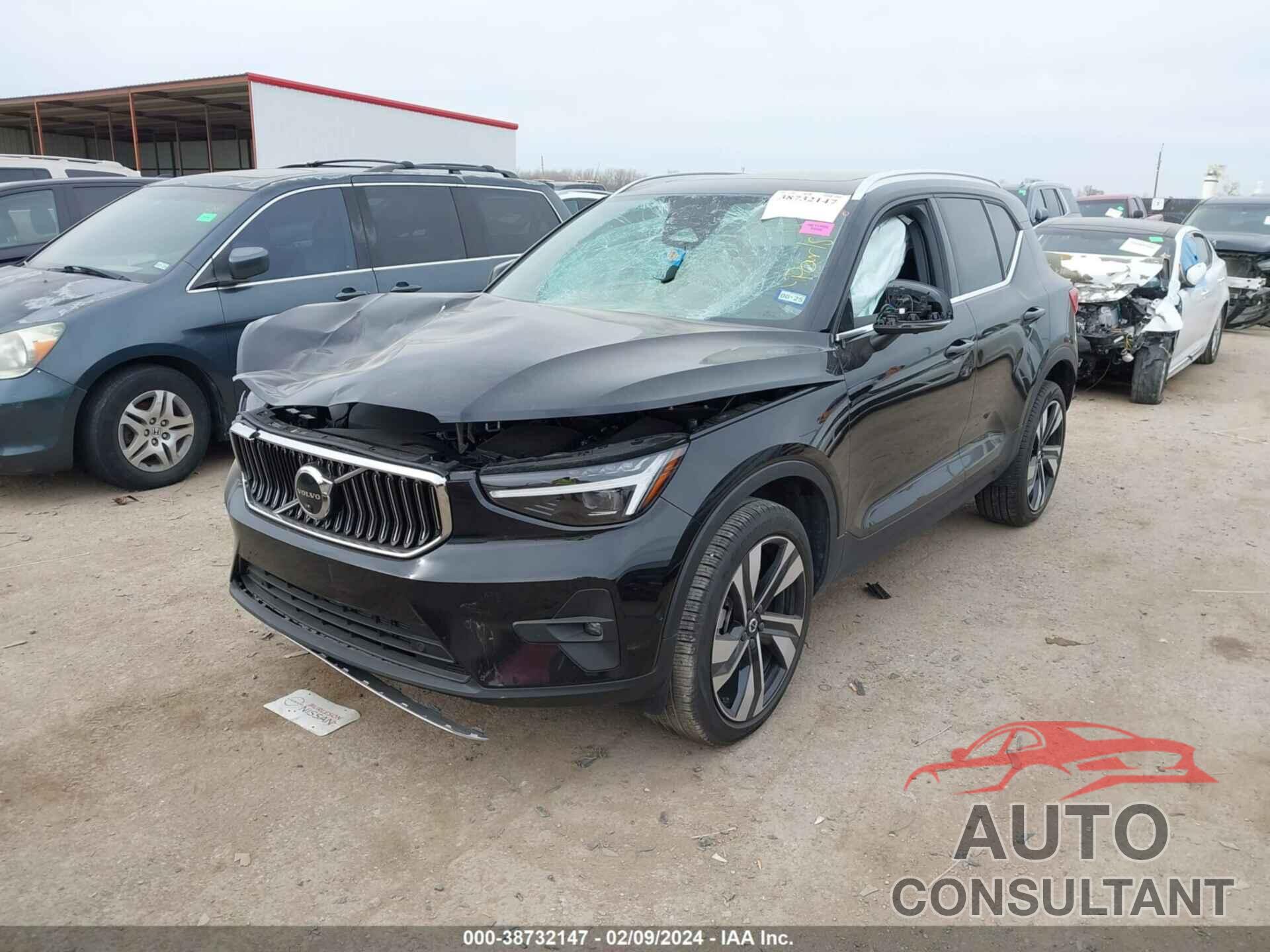 VOLVO XC40 2023 - YV4K92HA1P2097874