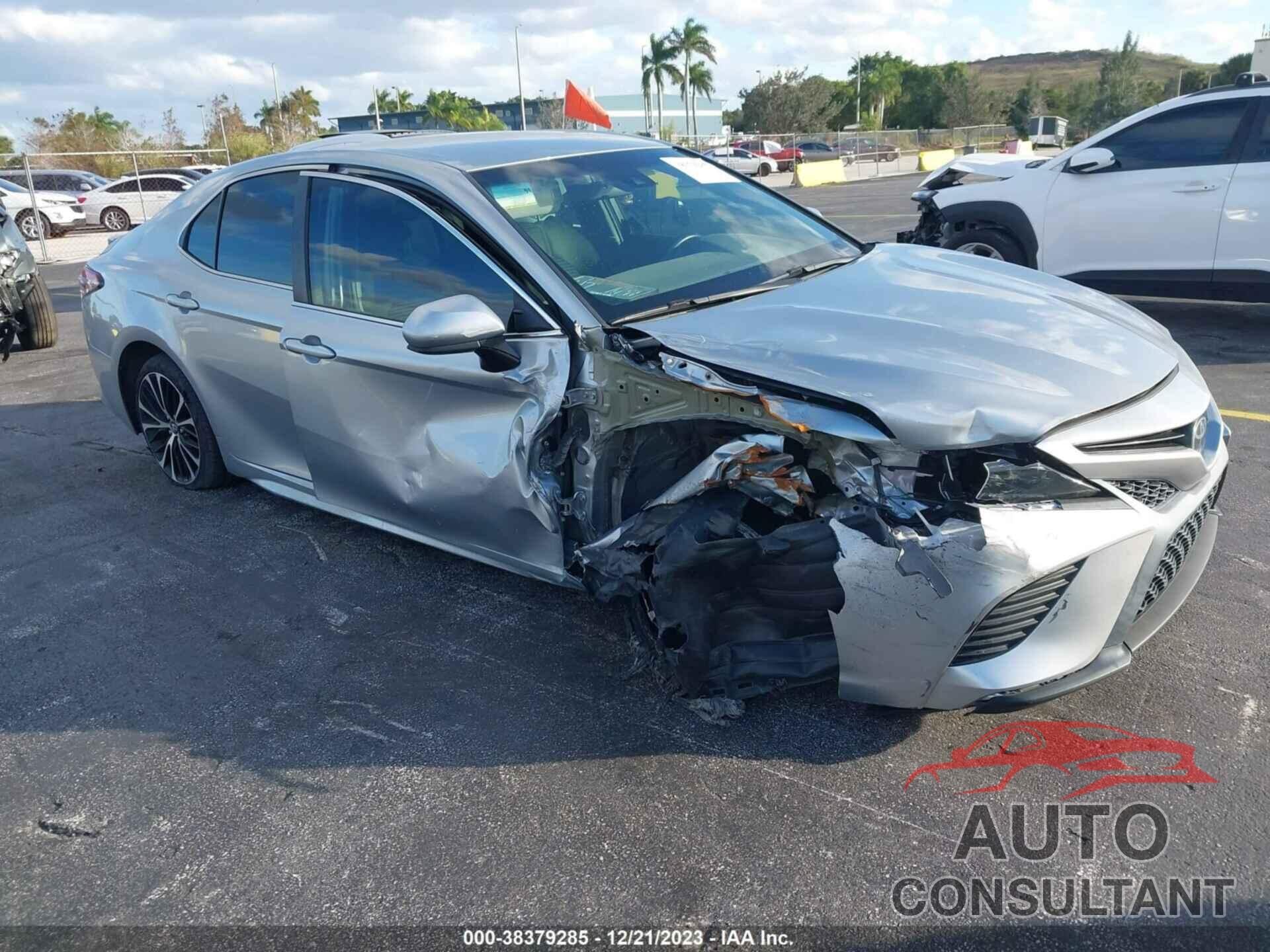 TOYOTA CAMRY 2018 - 4T1B11HK7JU063331