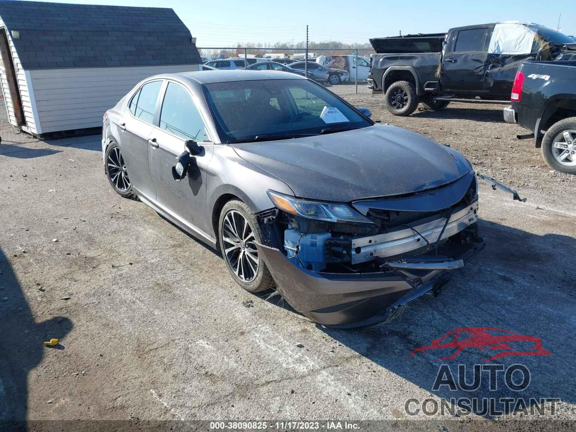 TOYOTA CAMRY 2018 - 4T1B11HKXJU571020