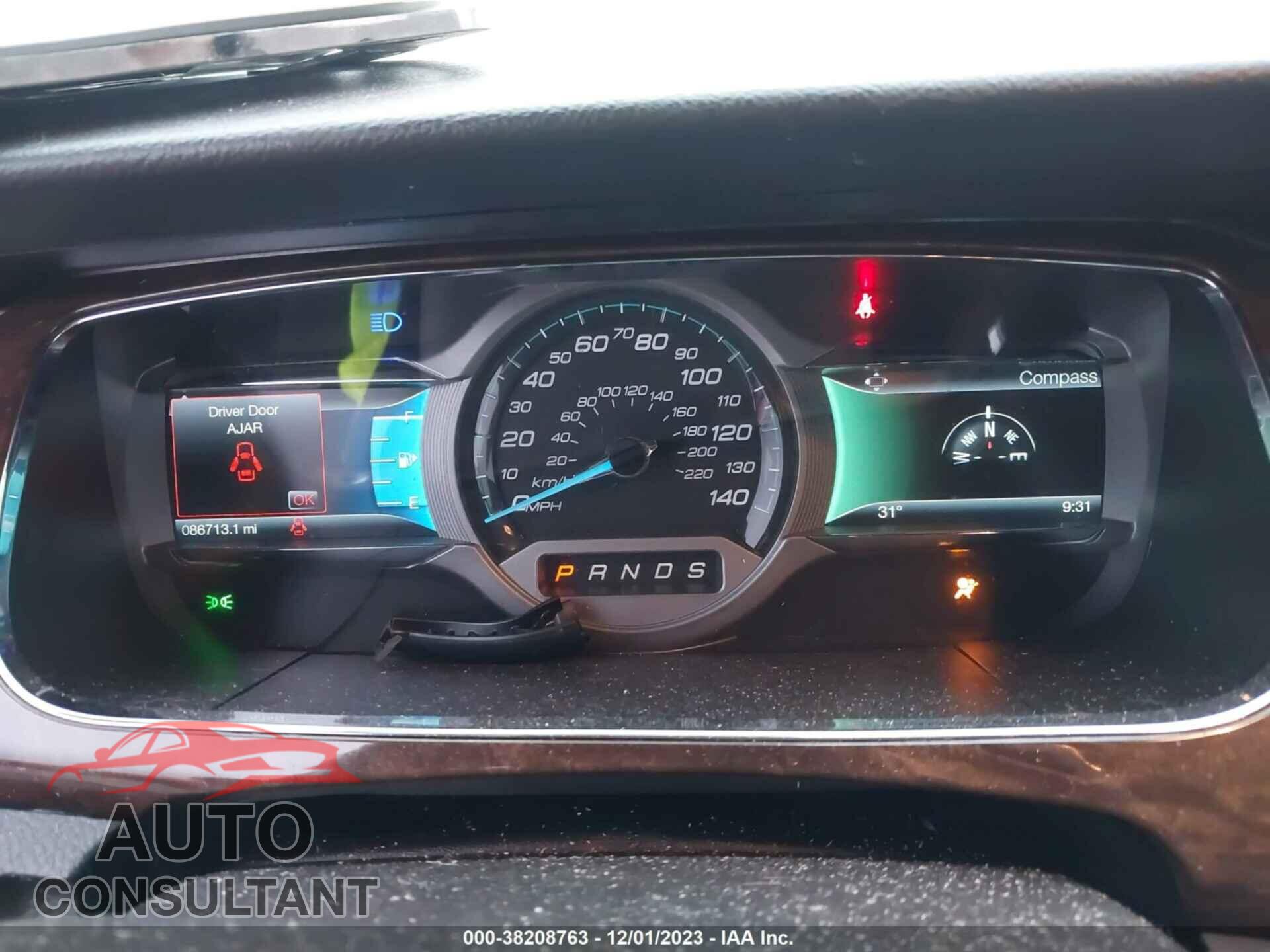 FORD TAURUS 2019 - 1FAHP2F89KG118054