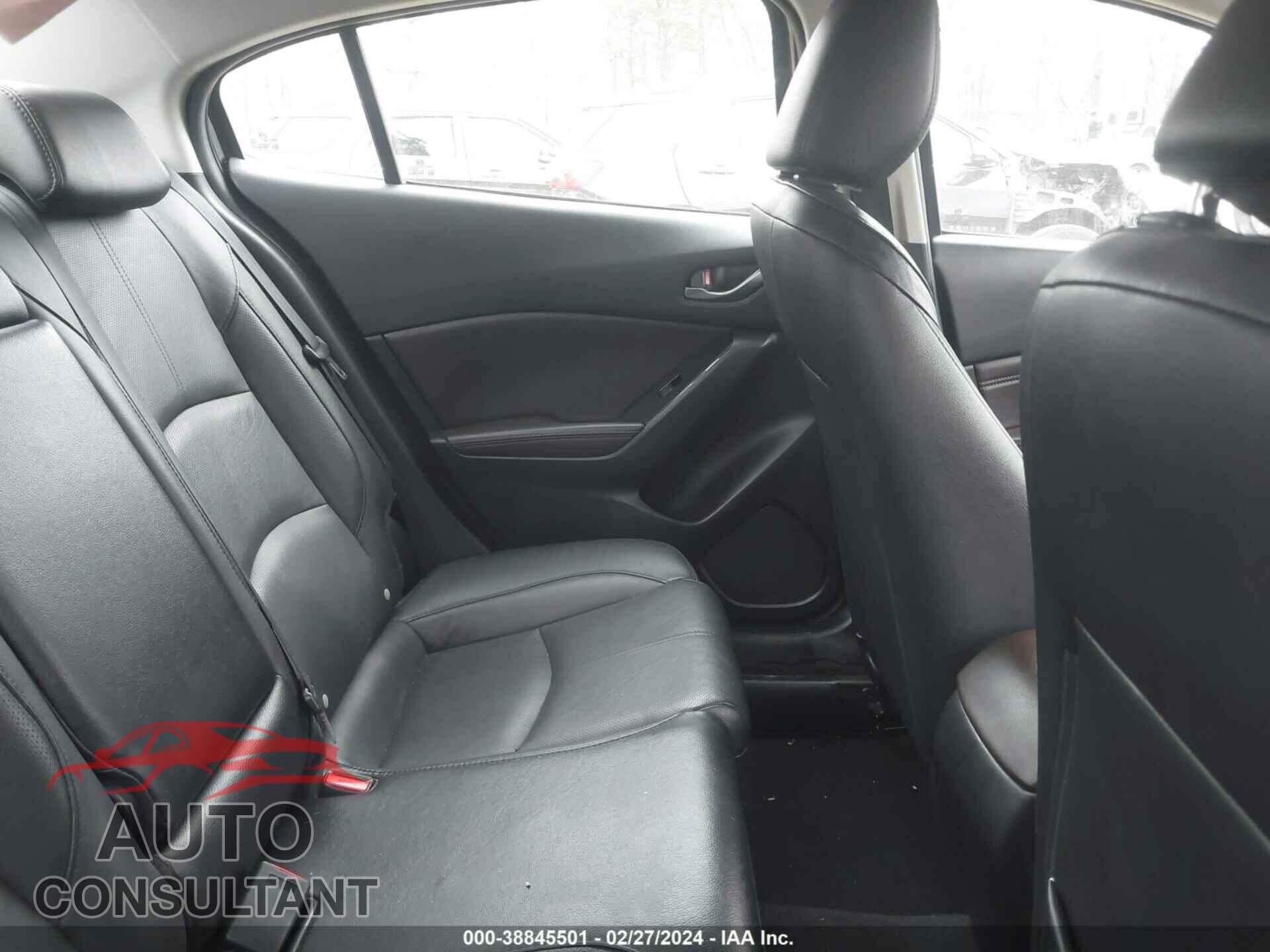 MAZDA MAZDA3 2018 - 3MZBN1W34JM212655