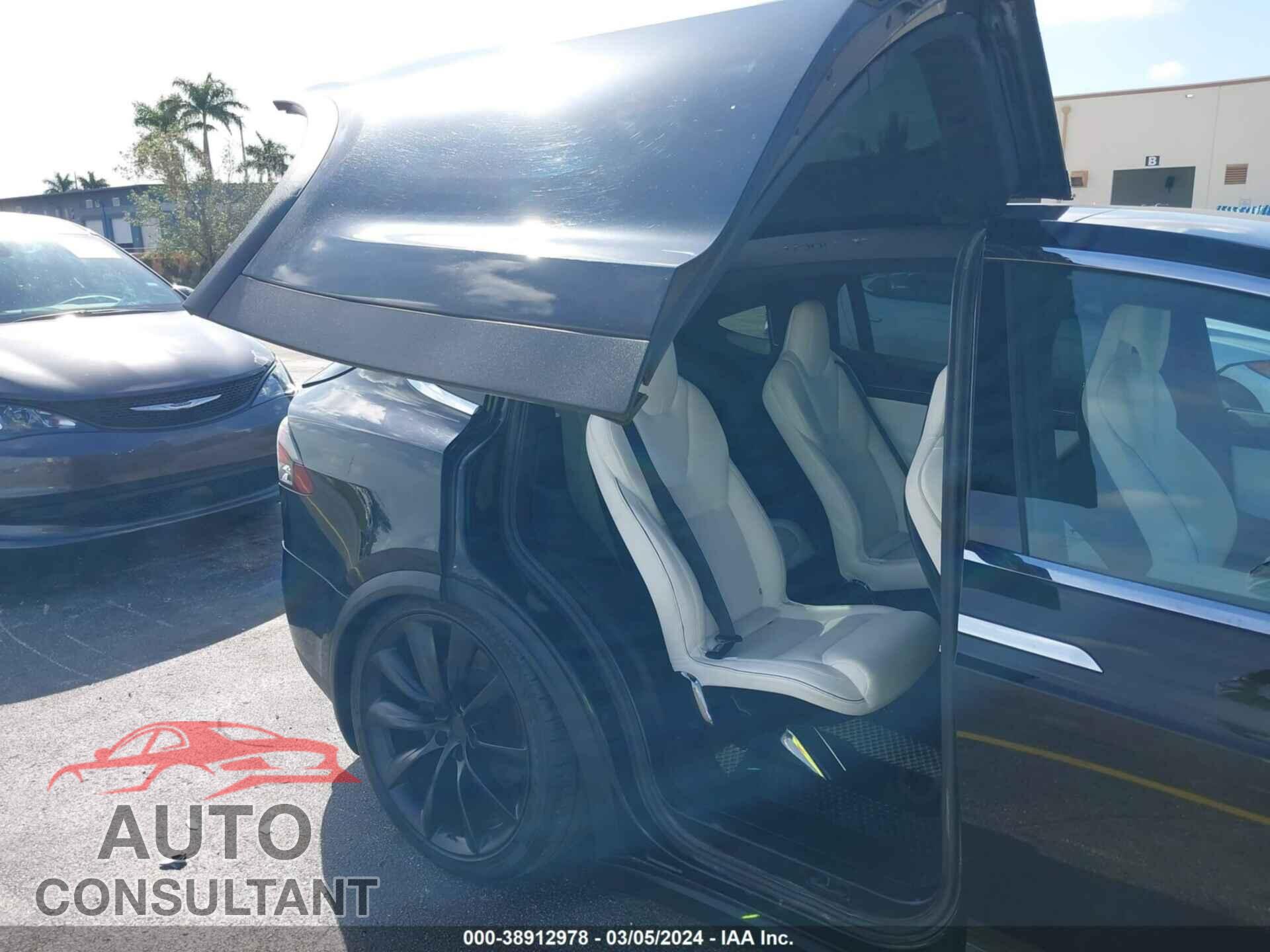 TESLA MODEL X 2016 - 5YJXCBE22GF013775