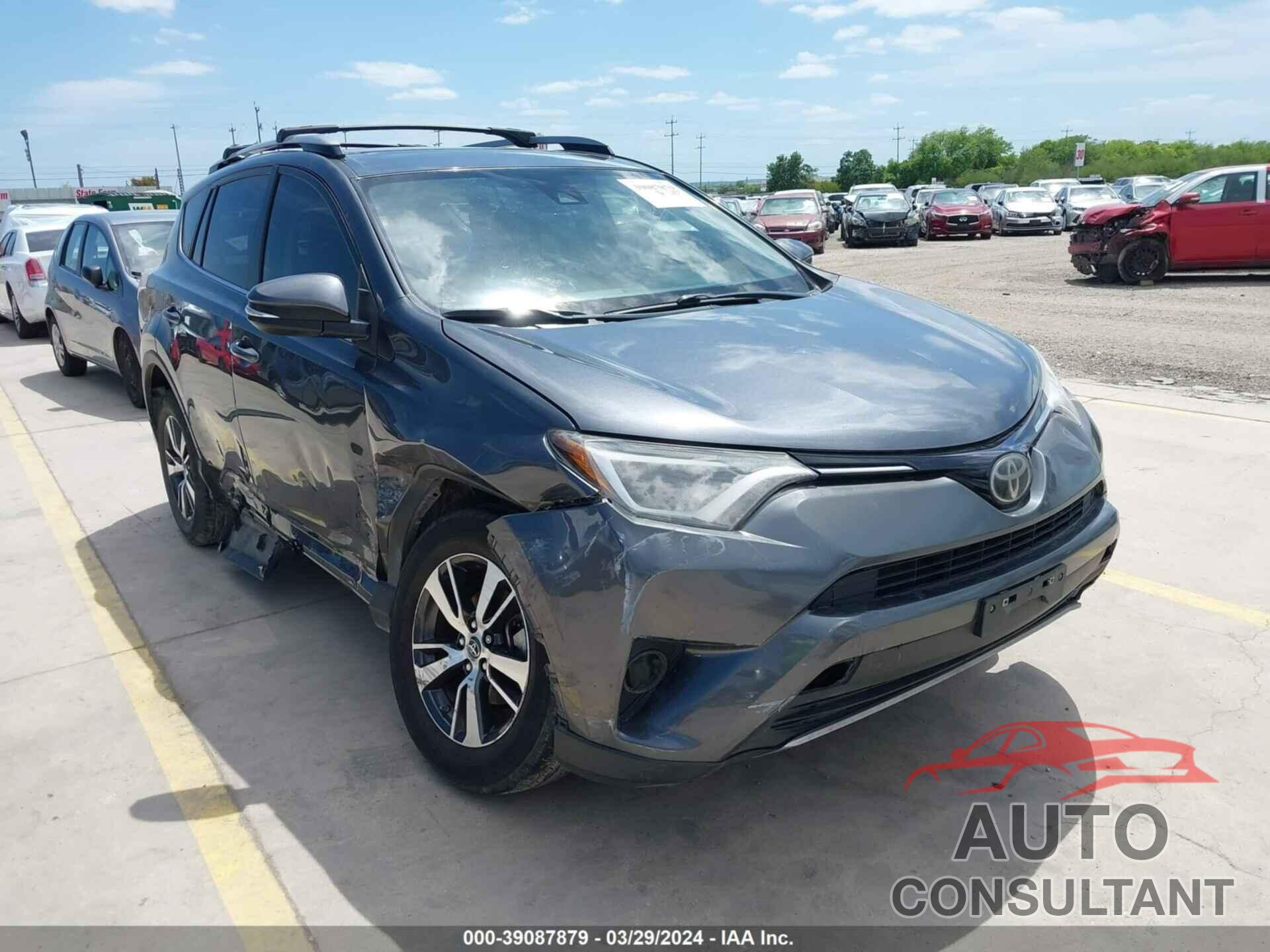 TOYOTA RAV4 2017 - JTMWFREV1HD102378