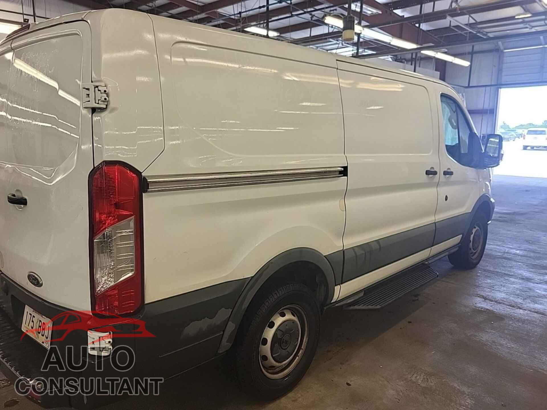 FORD TRANSIT 2017 - 1FTYR1YM5HKB33231