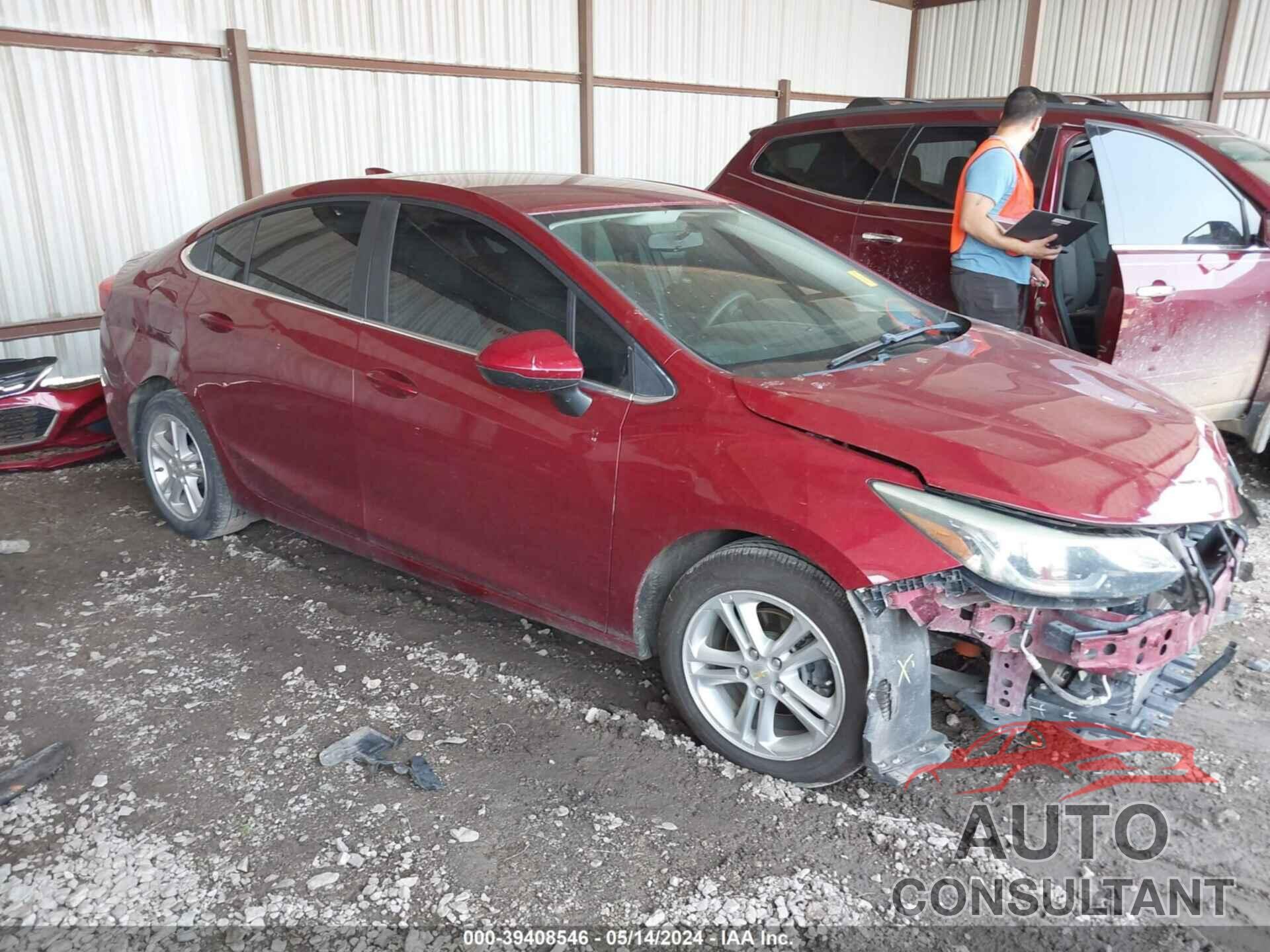 CHEVROLET CRUZE 2018 - 1G1BE5SM4J7145101