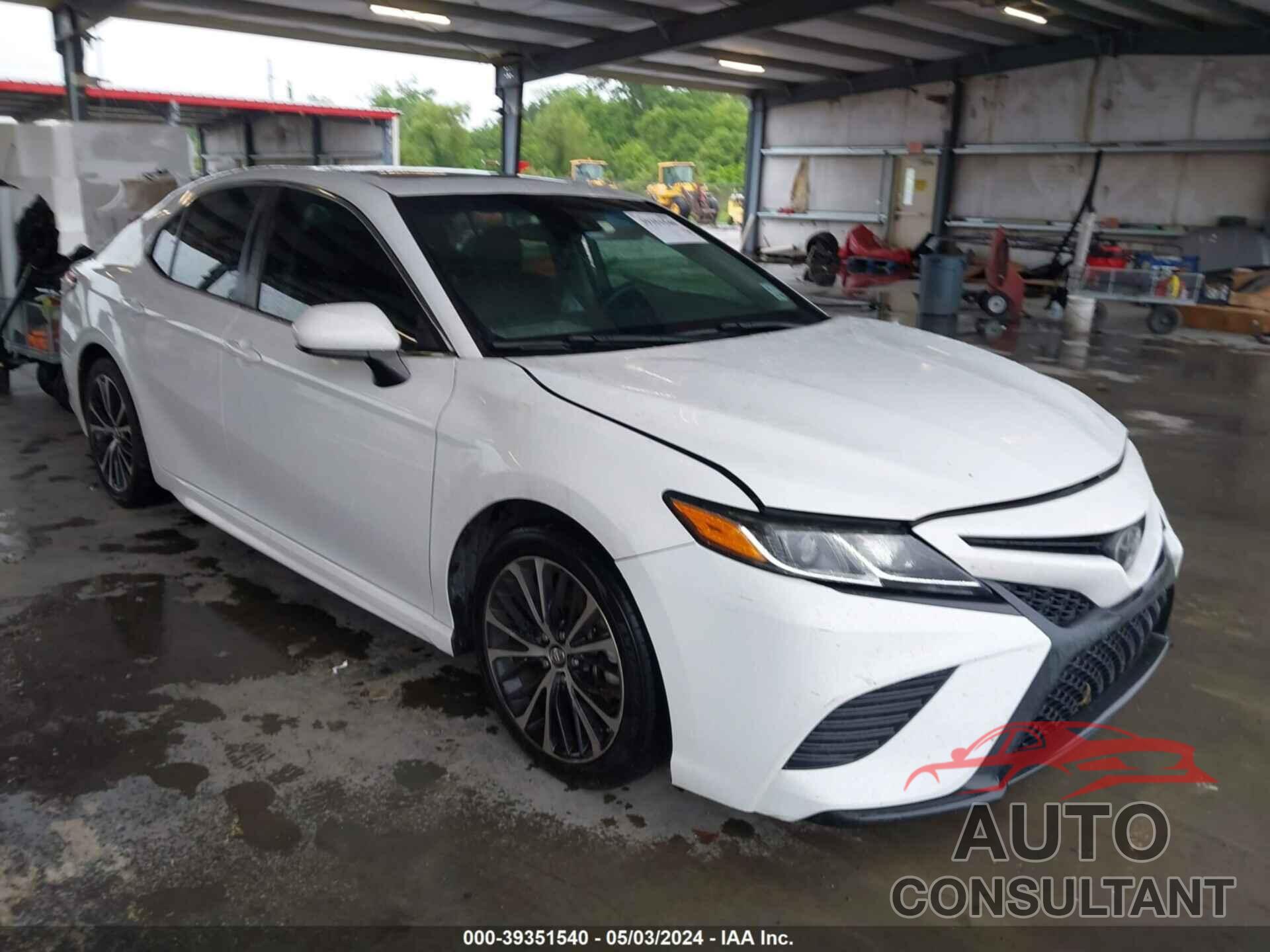 TOYOTA CAMRY 2018 - 4T1B11HK4JU500492