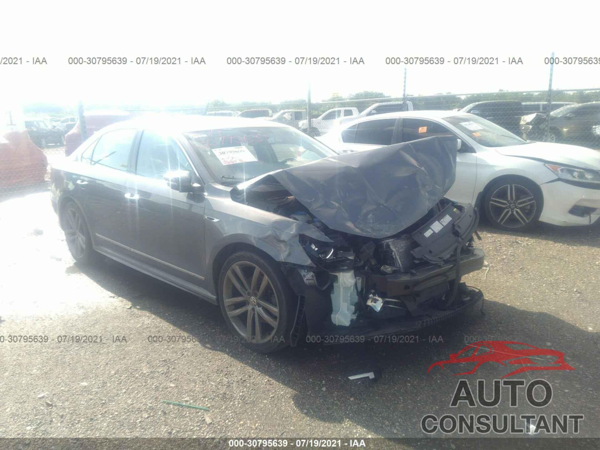 VOLKSWAGEN PASSAT 2017 - 1VWDT7A30HC071801