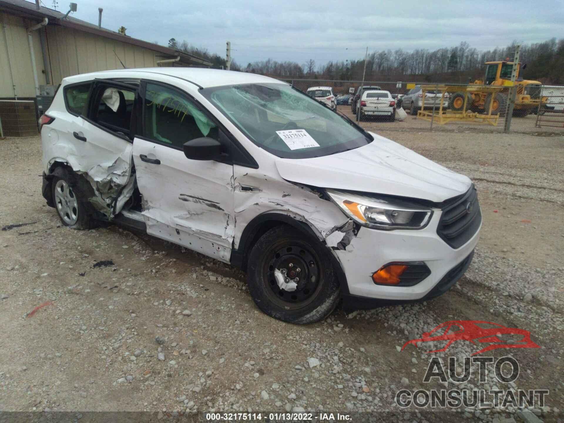 FORD ESCAPE 2017 - 1FMCU0F7XHUC82055