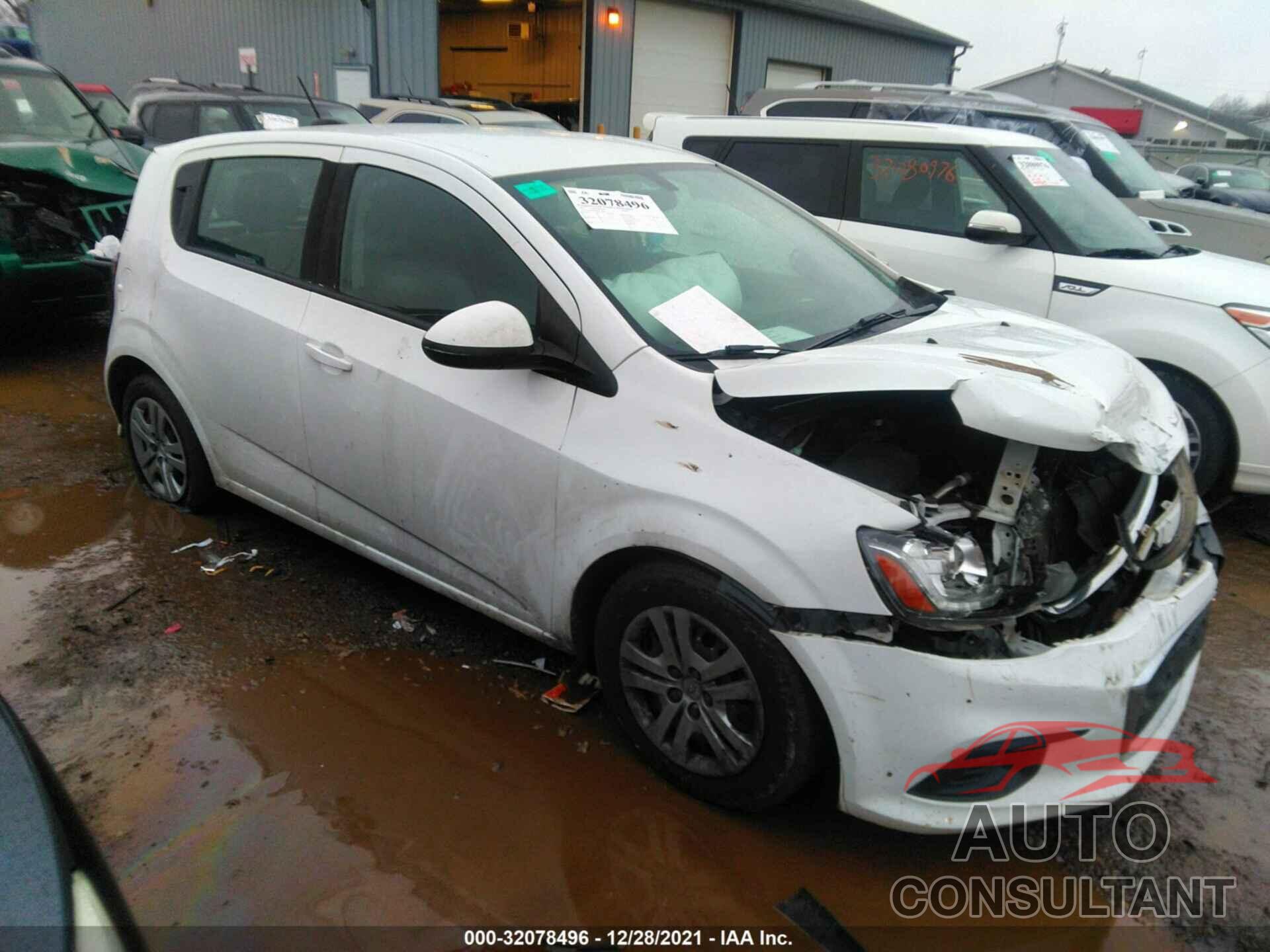 CHEVROLET SONIC 2017 - 1G1JG6SH6H4144851