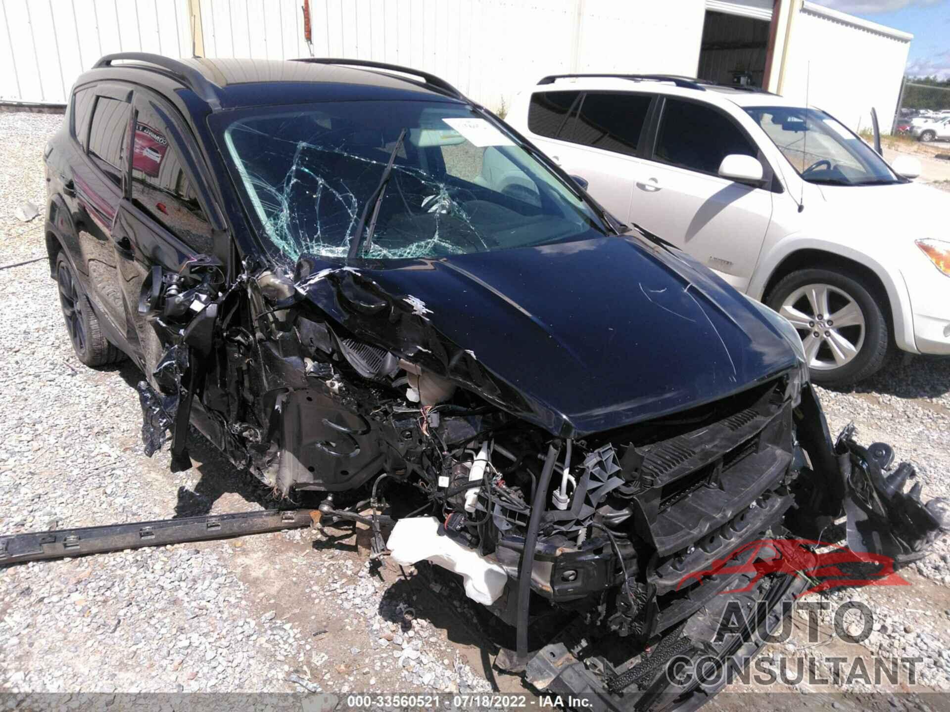 FORD ESCAPE 2017 - 1FMCU0GD7HUE01409