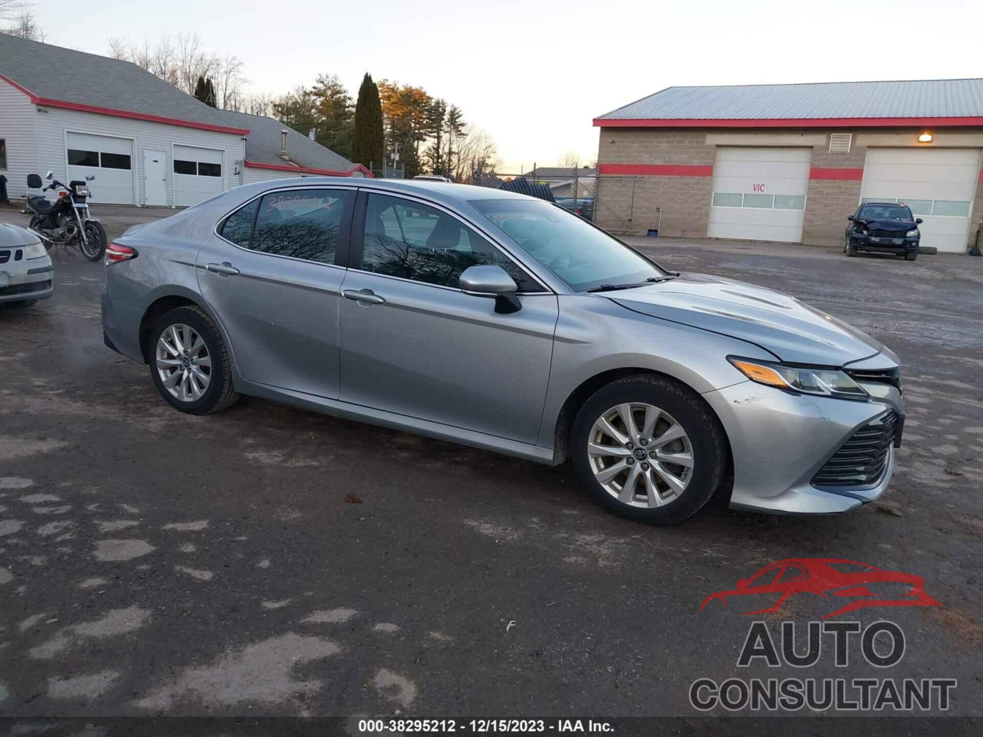 TOYOTA CAMRY 2018 - 4T1B11HK4JU009839