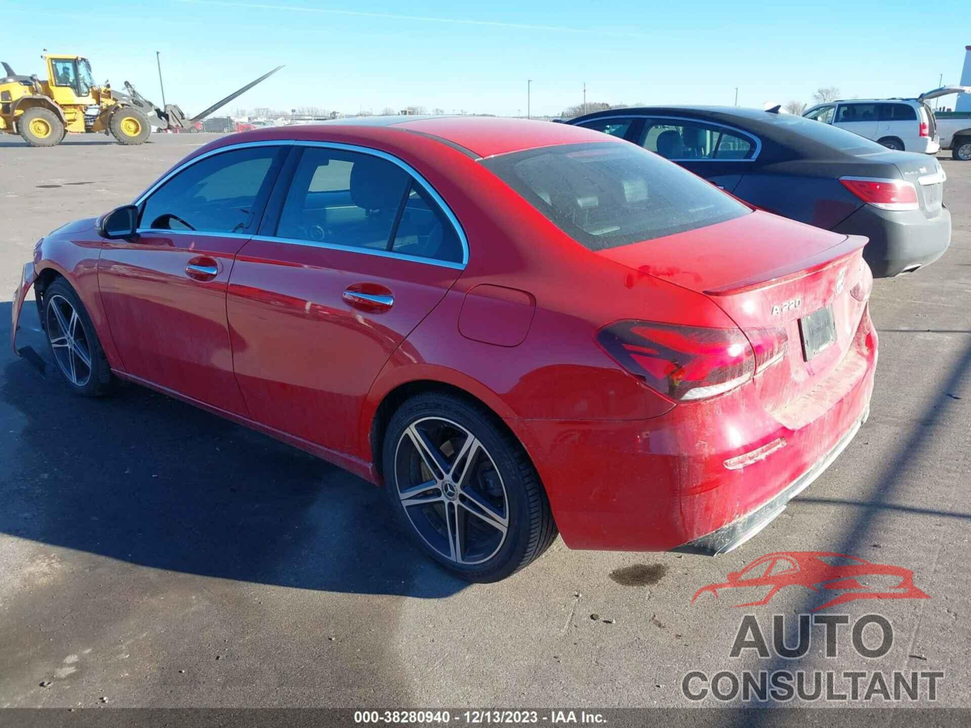 MERCEDES-BENZ A 2019 - WDD3G4FB7KW020275