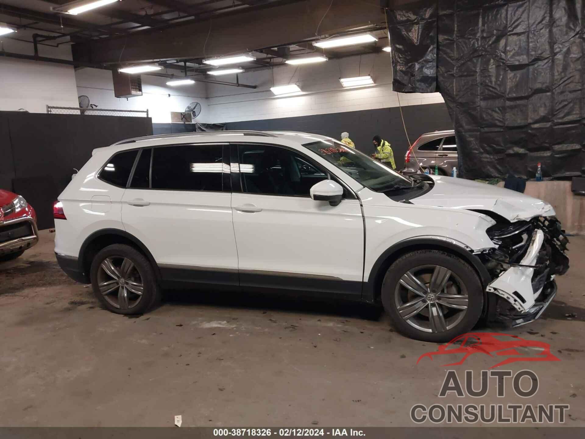 VOLKSWAGEN TIGUAN 2018 - 3VV4B7AX9JM215960