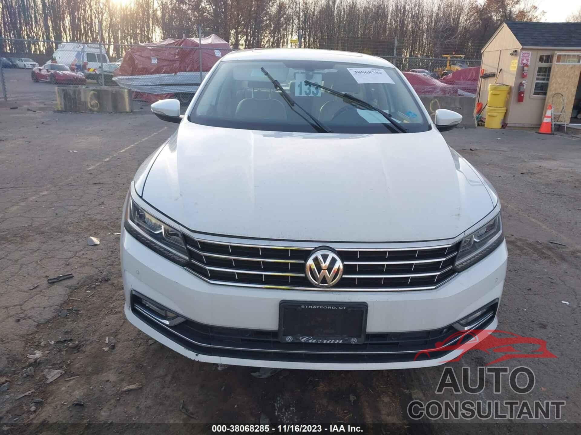 VOLKSWAGEN PASSAT 2017 - 1VWGT7A35HC058863