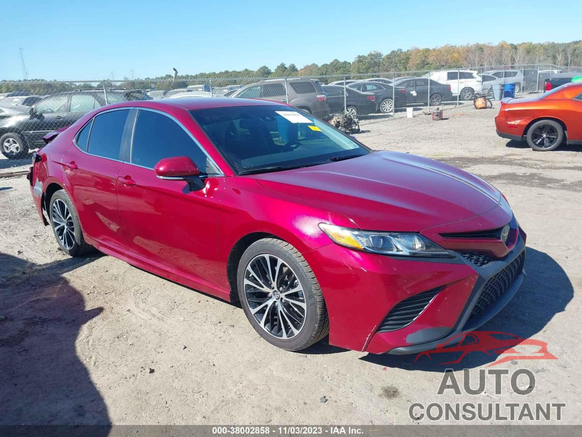 TOYOTA CAMRY 2018 - 4T1B11HK8JU514735