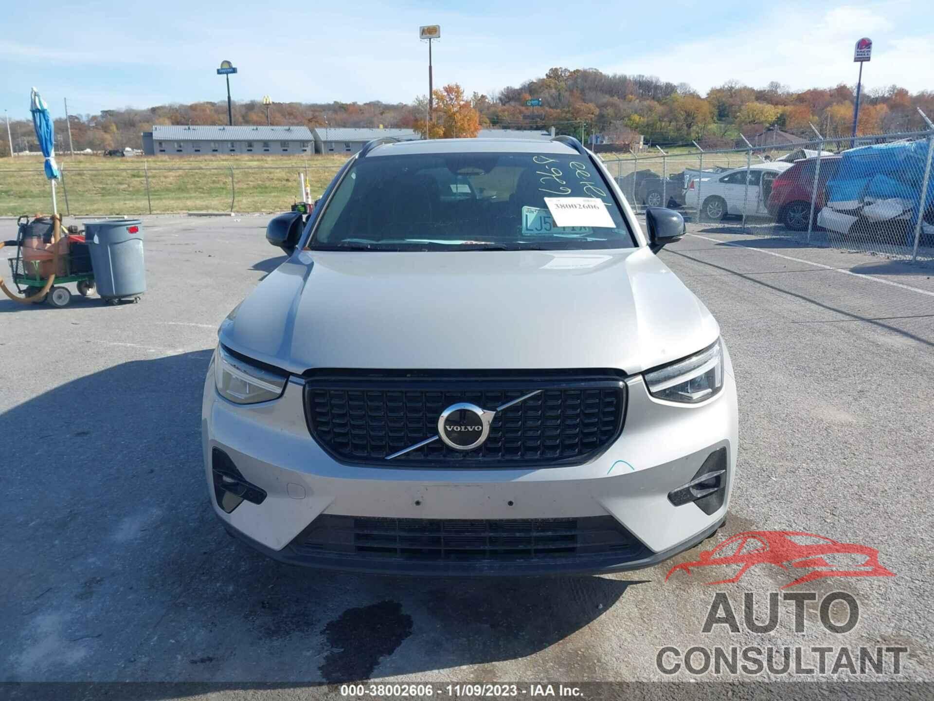 VOLVO XC40 2023 - YV4L12UL1P2085484