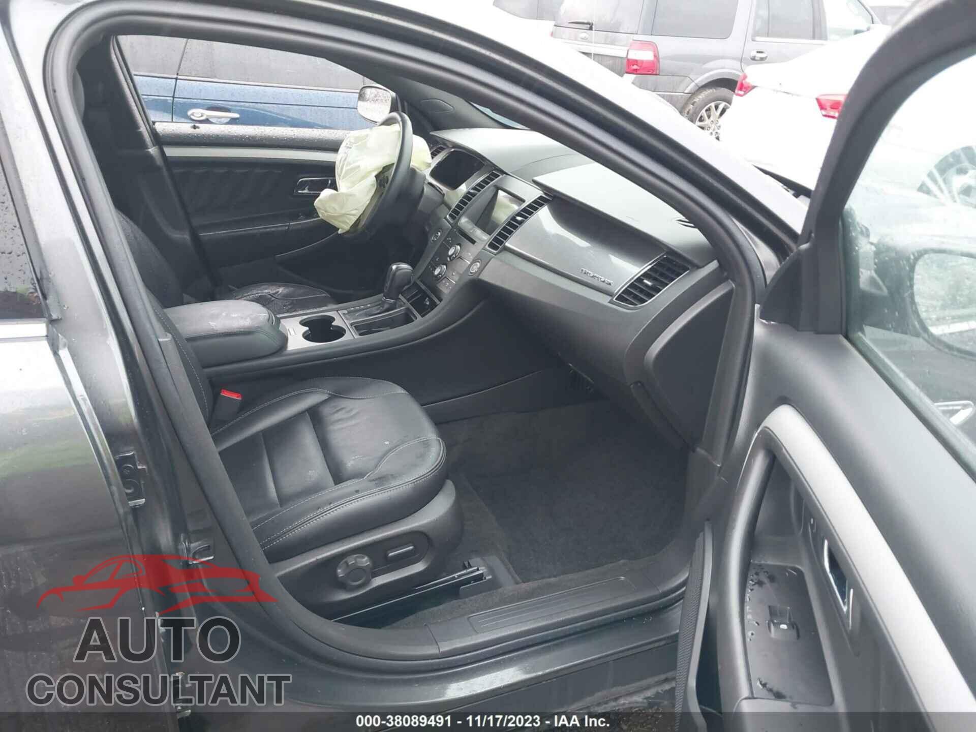FORD TAURUS 2018 - 1FAHP2E84JG137823