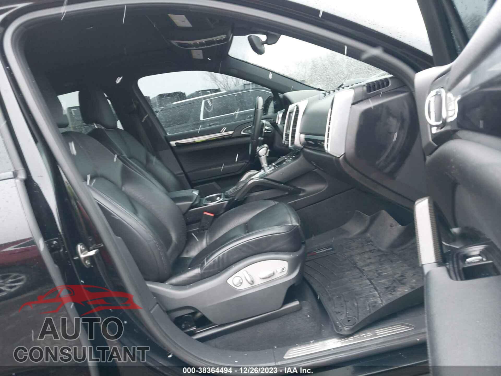 PORSCHE CAYENNE 2016 - WP1AF2A21GKA45072