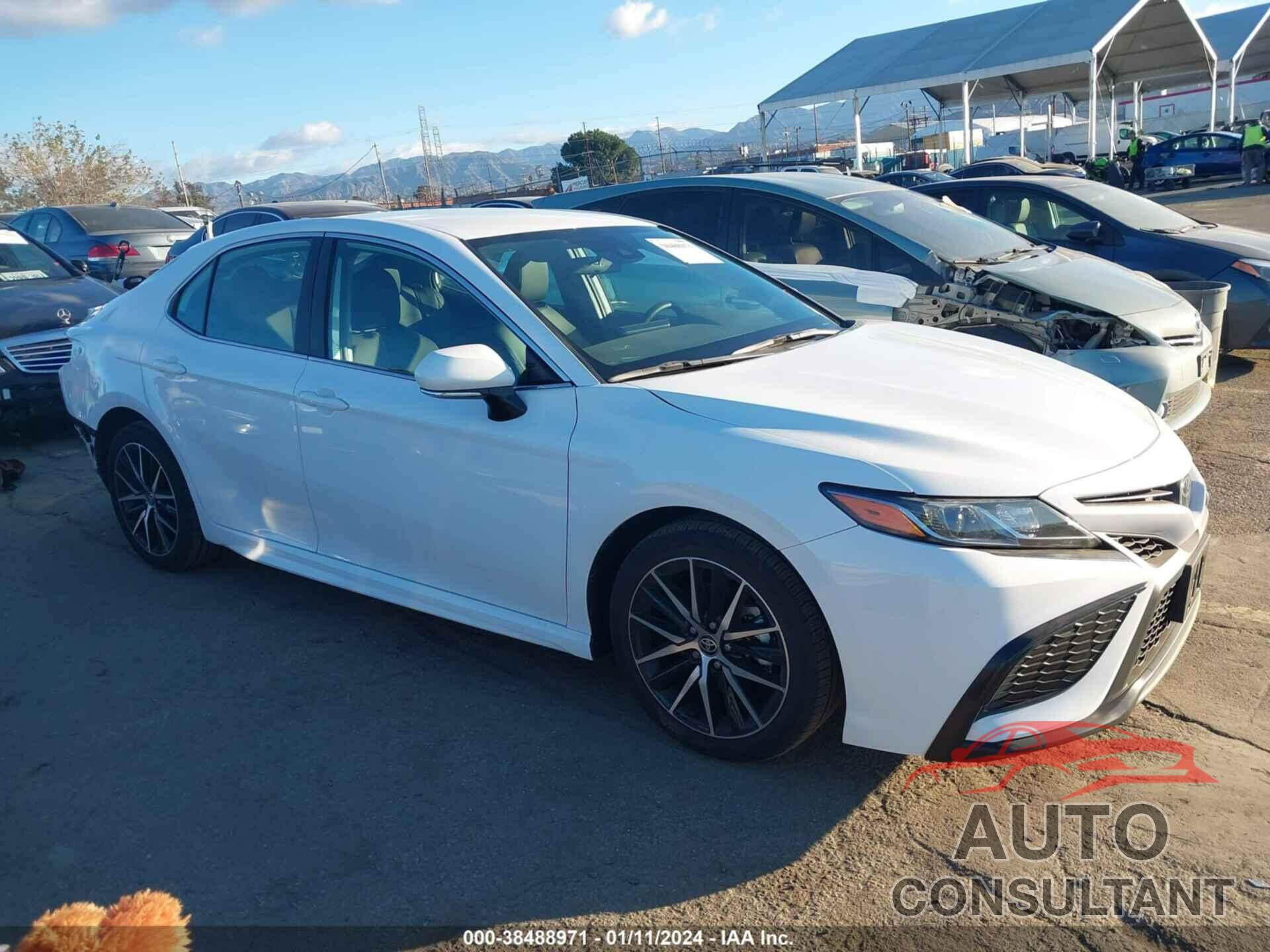 TOYOTA CAMRY 2023 - 4T1G11AK8PU833688