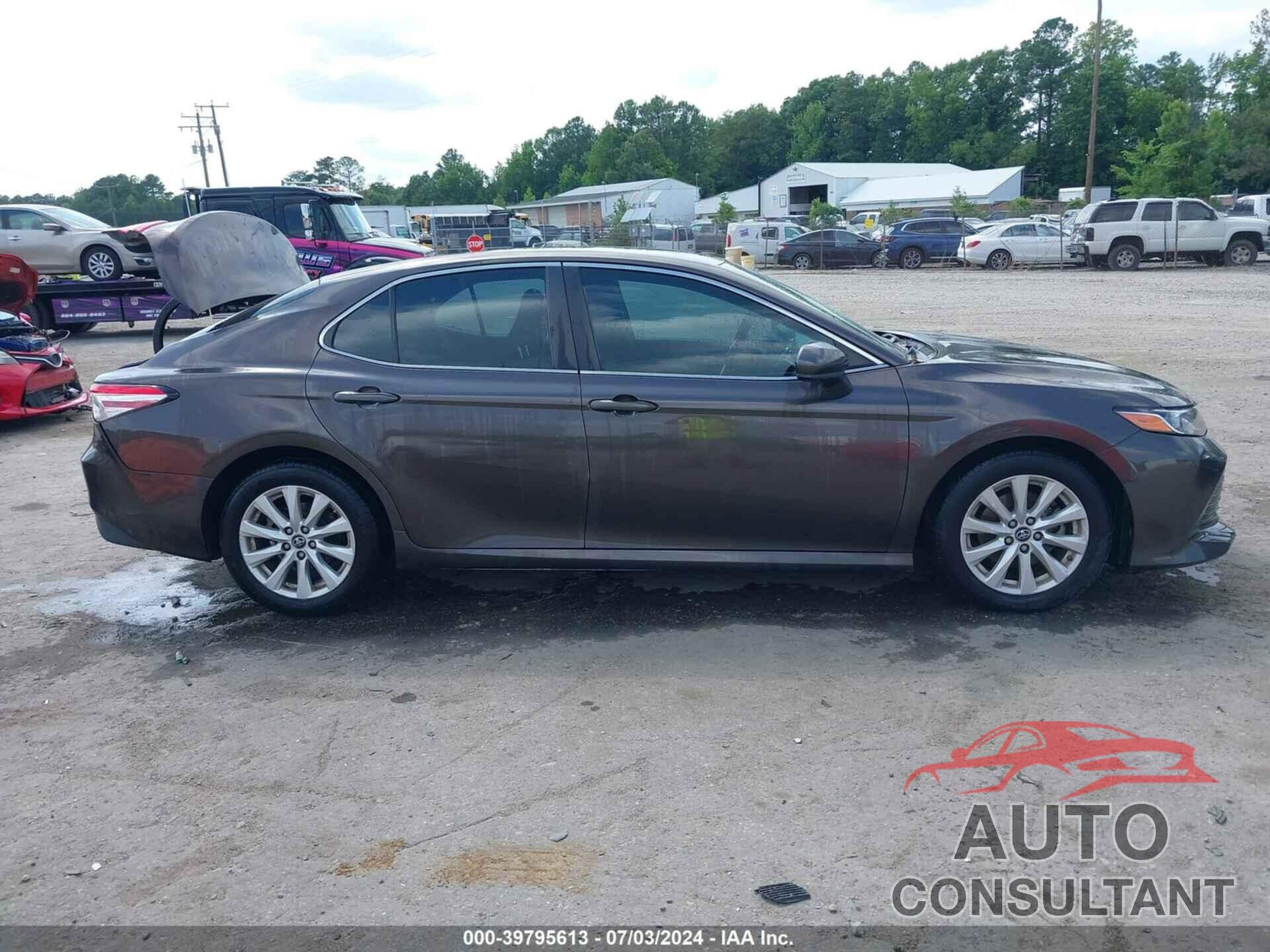 TOYOTA CAMRY 2018 - 4T1B11HK6JU098362