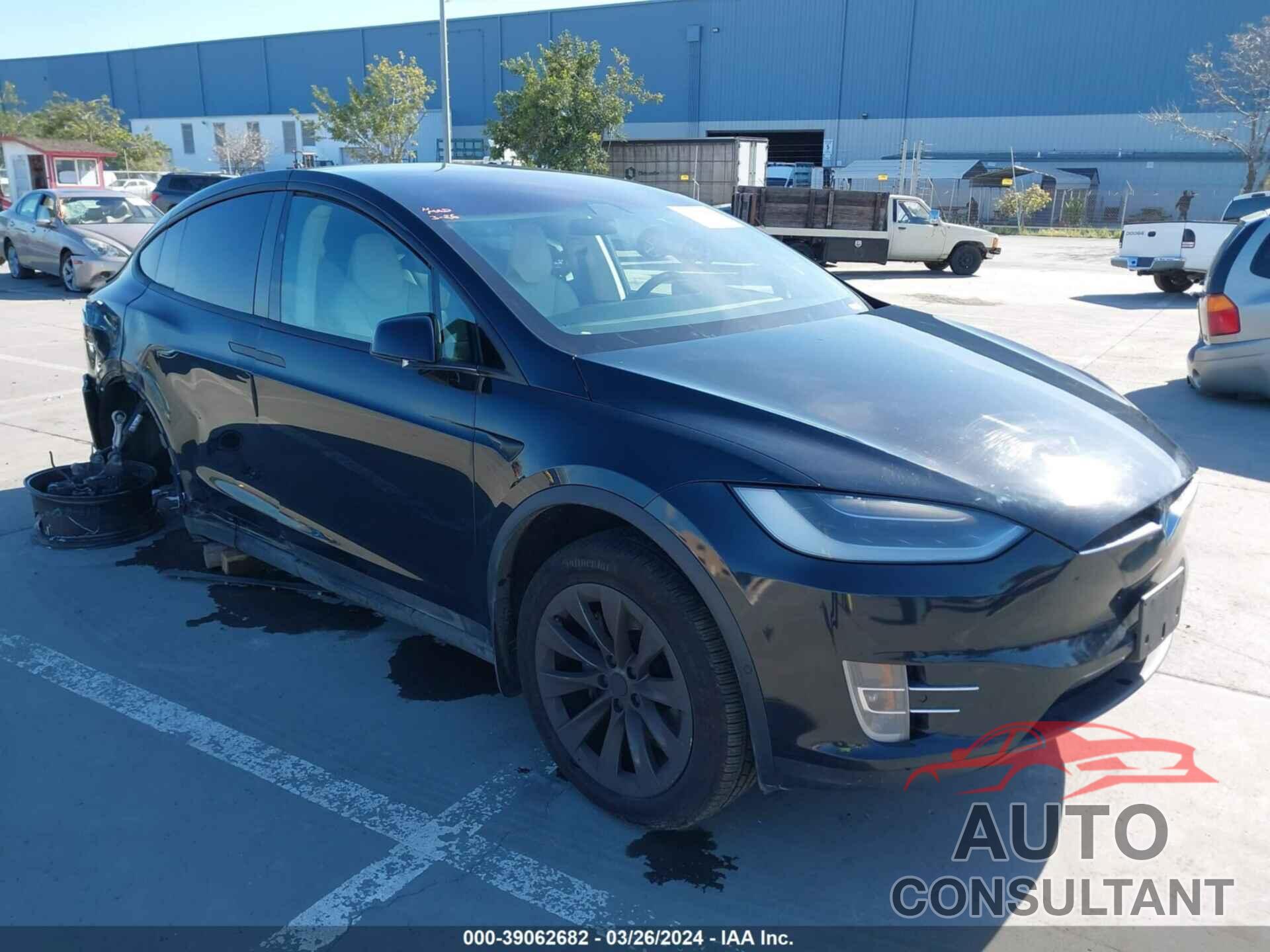 TESLA MODEL X 2018 - 5YJXCBE25JF090163