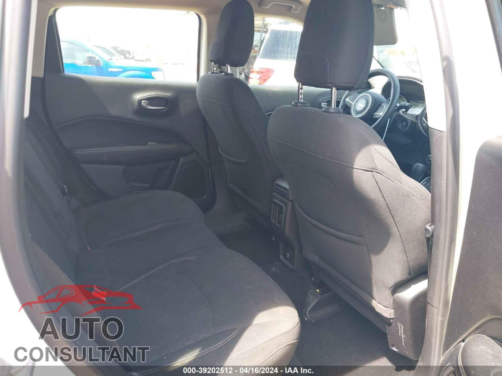 JEEP COMPASS 2018 - 3C4NJCAB7JT461740