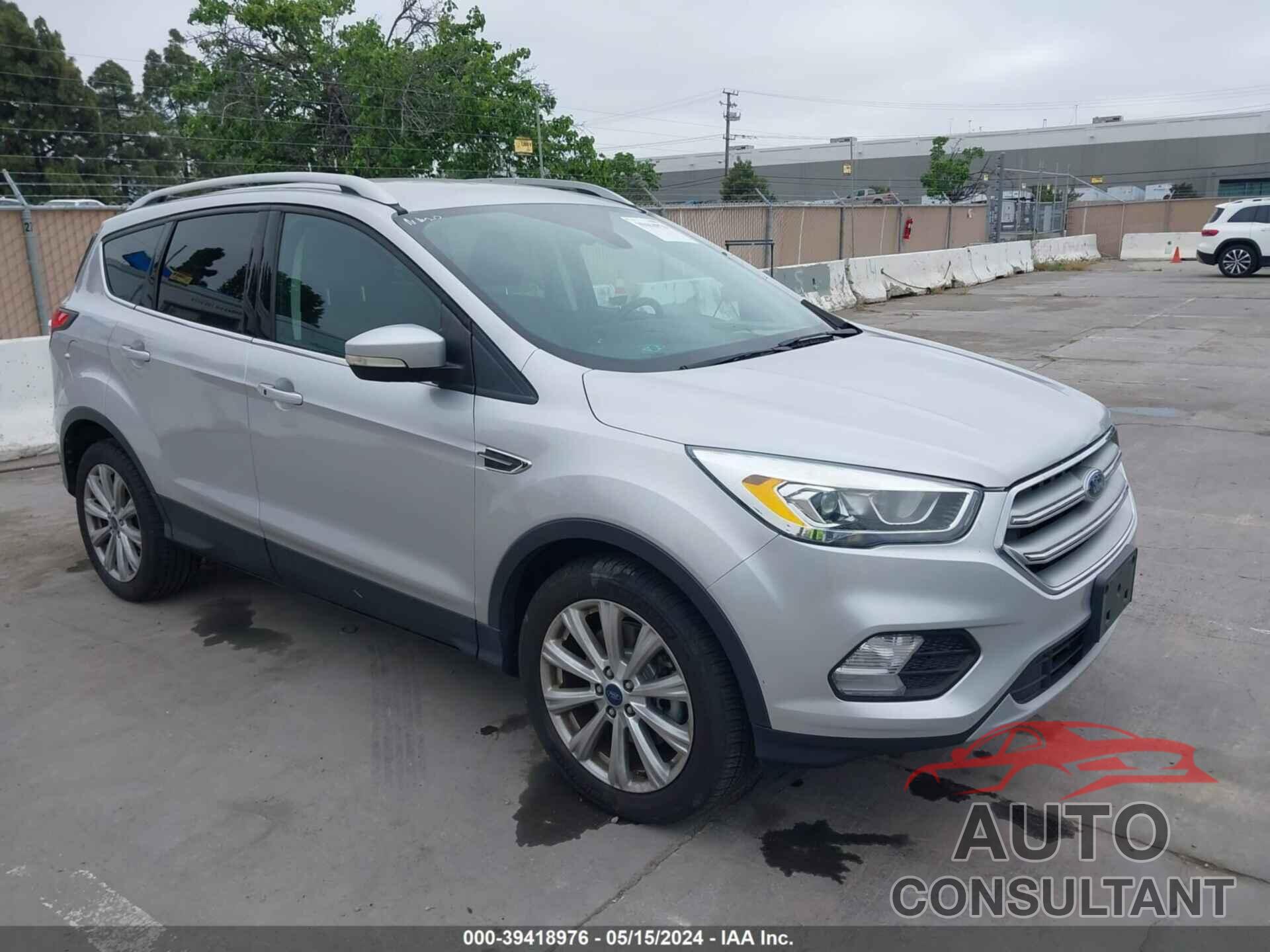FORD ESCAPE 2017 - 1FMCU0J96HUA04245