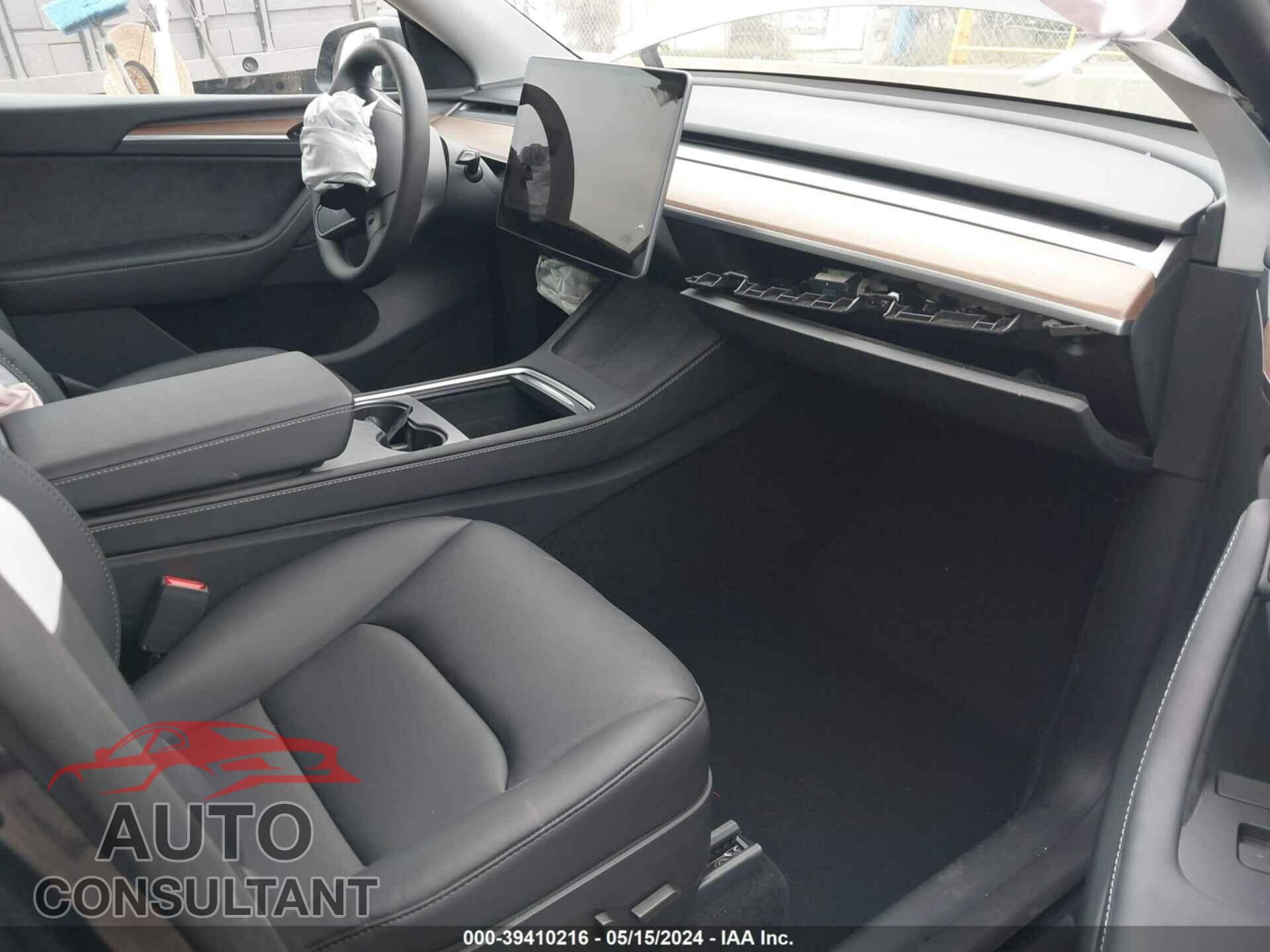 TESLA MODEL Y 2024 - 7SAYGDEE9RF037544