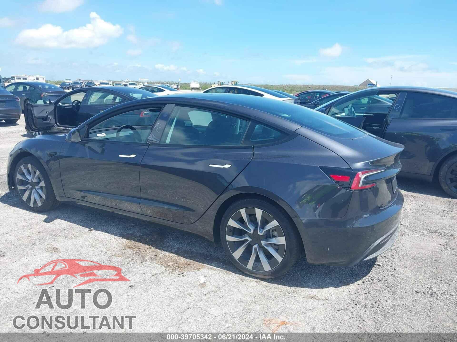 TESLA MODEL 3 2024 - 5YJ3E1EA4RF752059