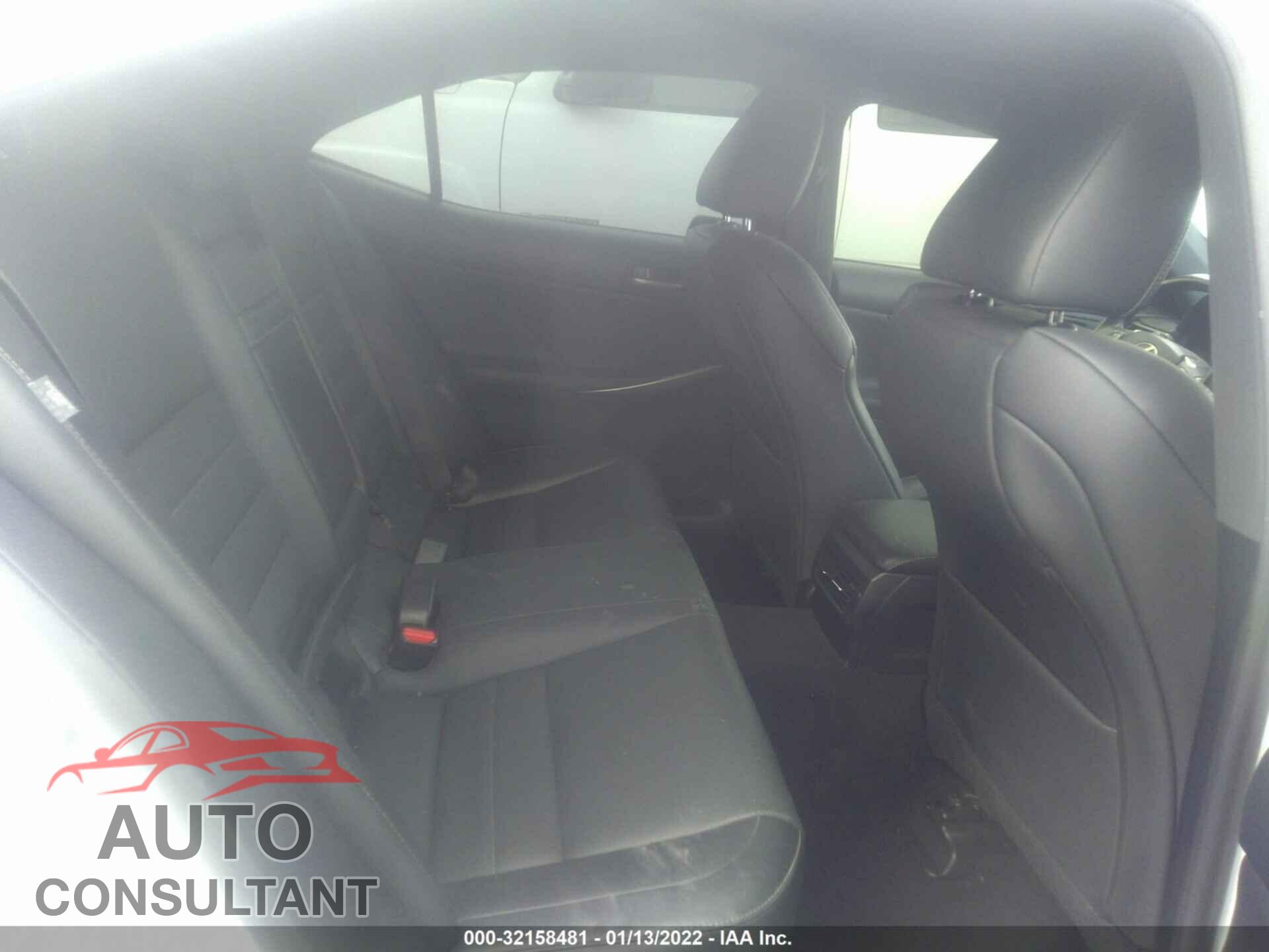 LEXUS IS 2018 - JTHBA1D21J5068575