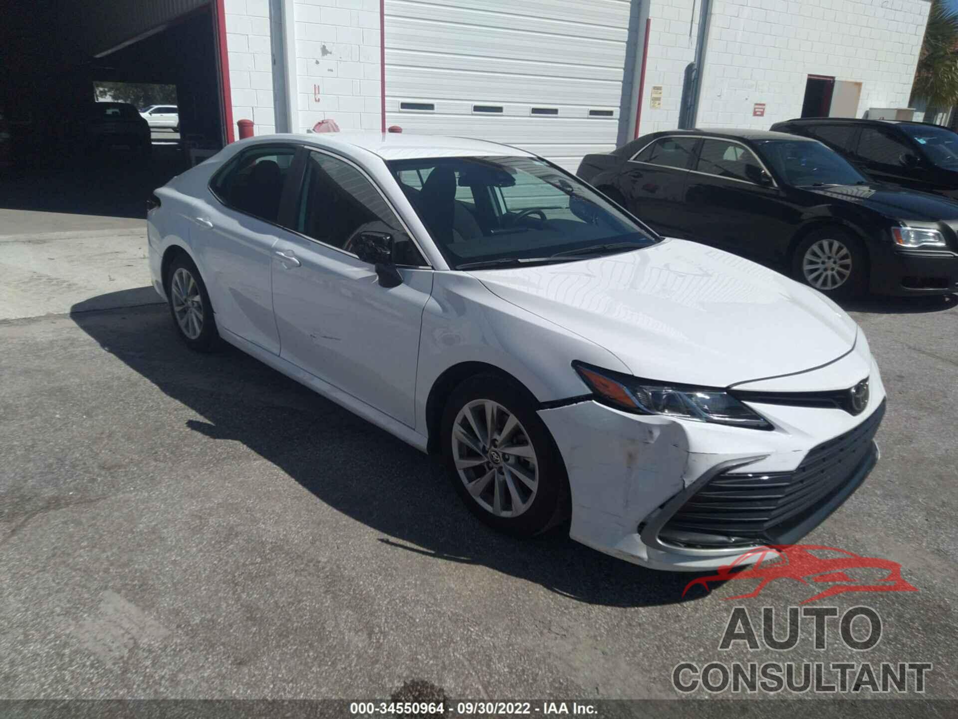 TOYOTA CAMRY 2022 - 4T1C11AK8NU636788
