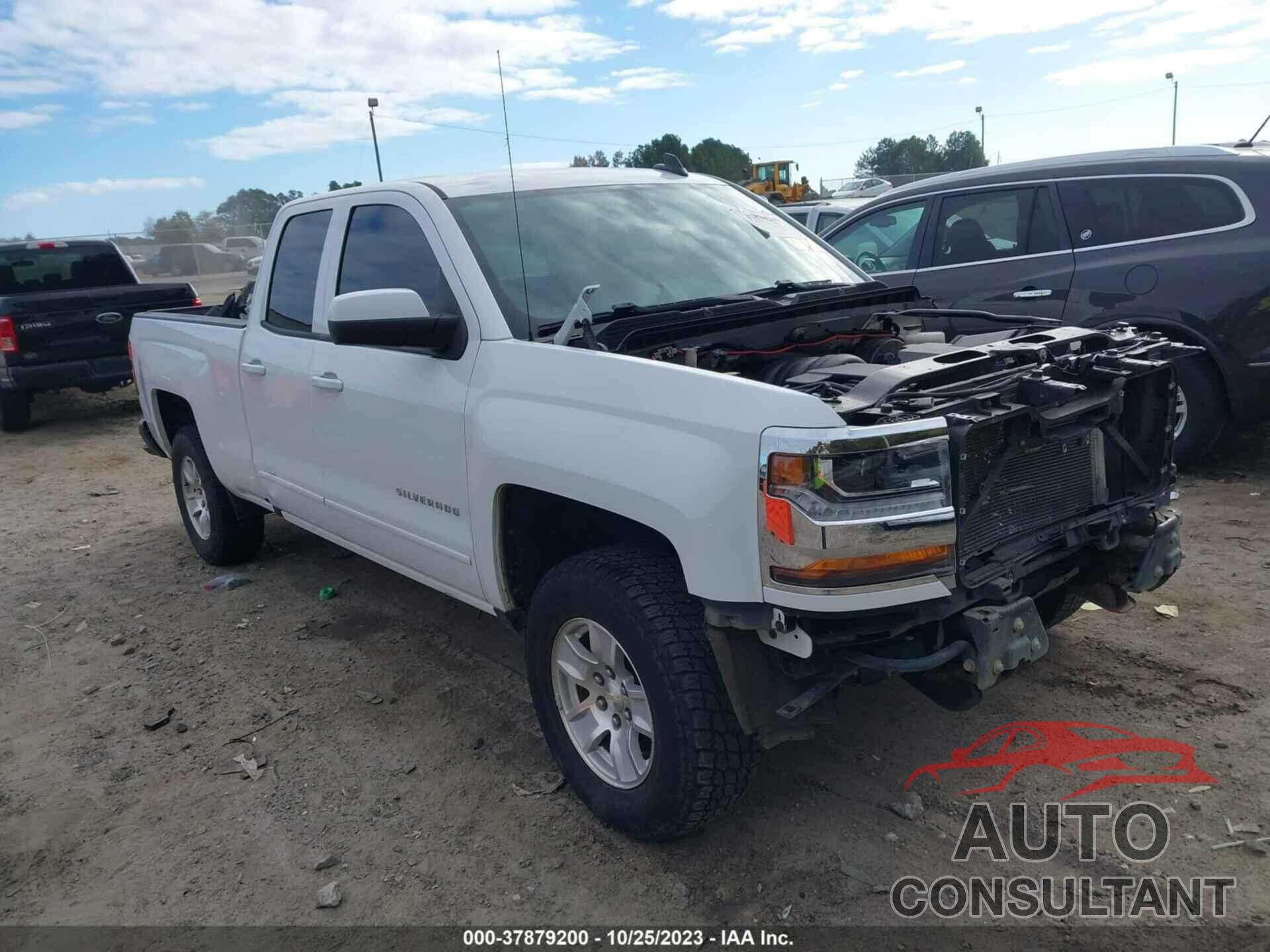 CHEVROLET SILVERADO 1500 2018 - 1GCRCREC5JZ155694