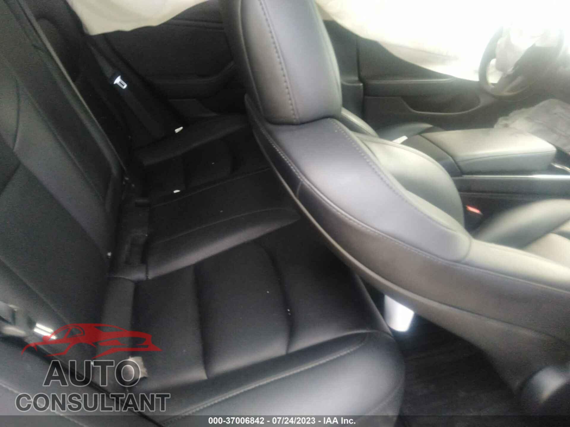 TESLA MODEL 3 2018 - 5YJ3E1EA5JF123396