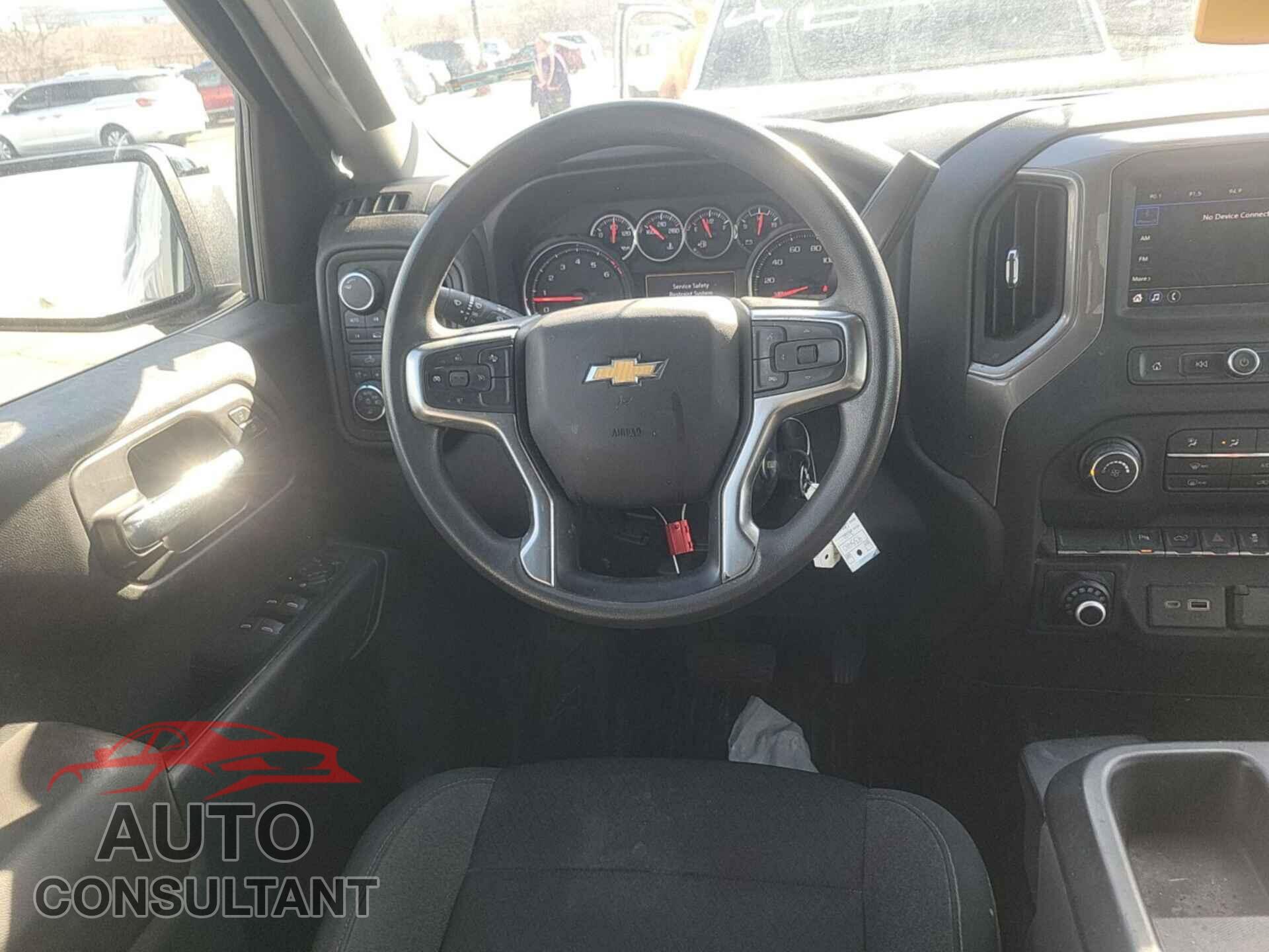 CHEVROLET SILVERADO 2021 - 1GCPYAEHXMZ247393