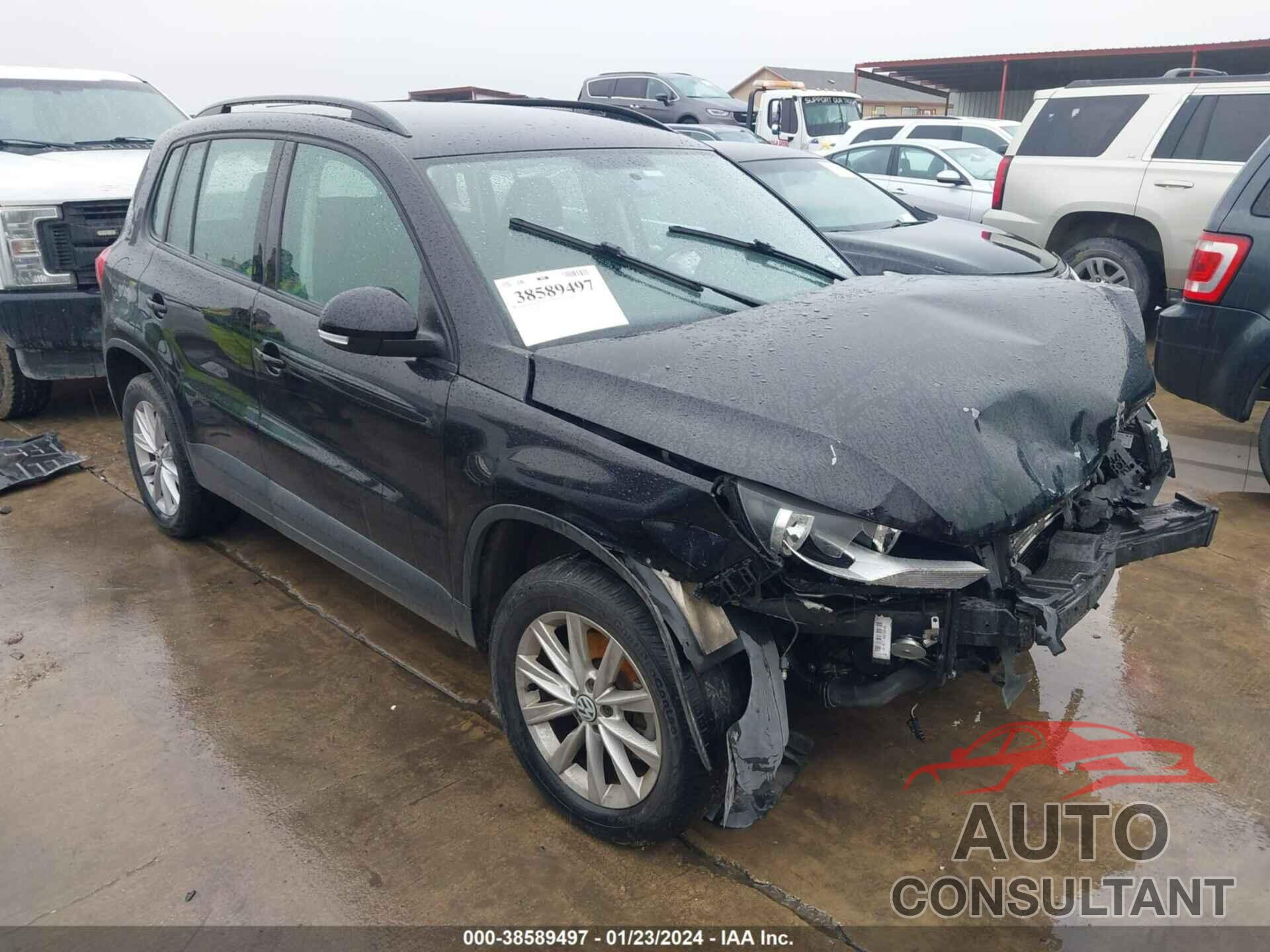 VOLKSWAGEN TIGUAN LIMITED 2018 - WVGAV7AX0JK004237