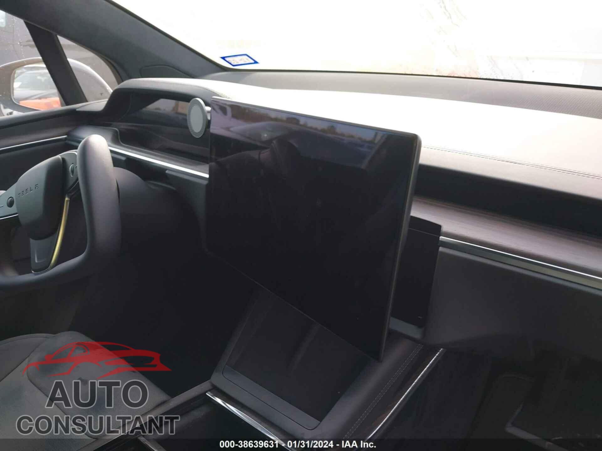 TESLA MODEL X 2023 - 7SAXCBE5XPF376046